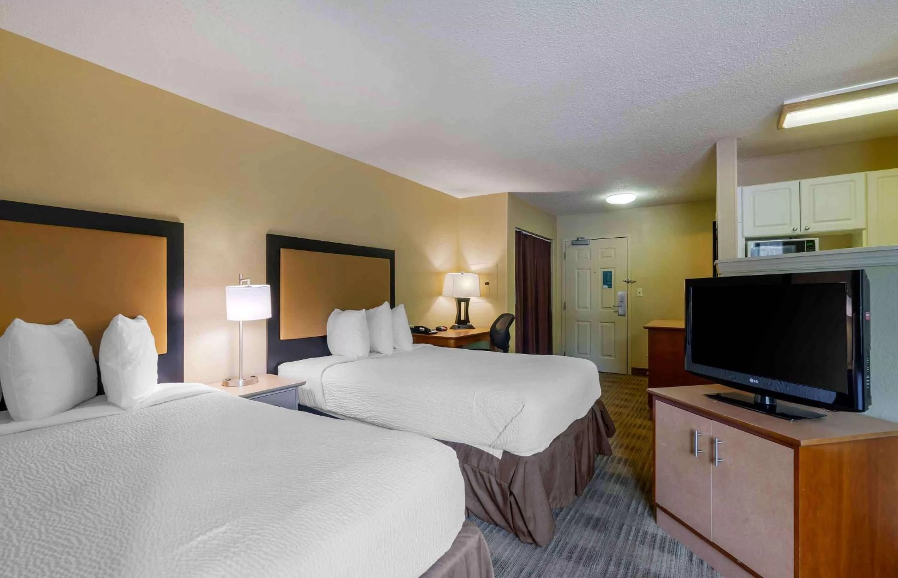 Bedroom, Bed in Extended Stay America Select Suites Tampa Airport Memorial Hwy