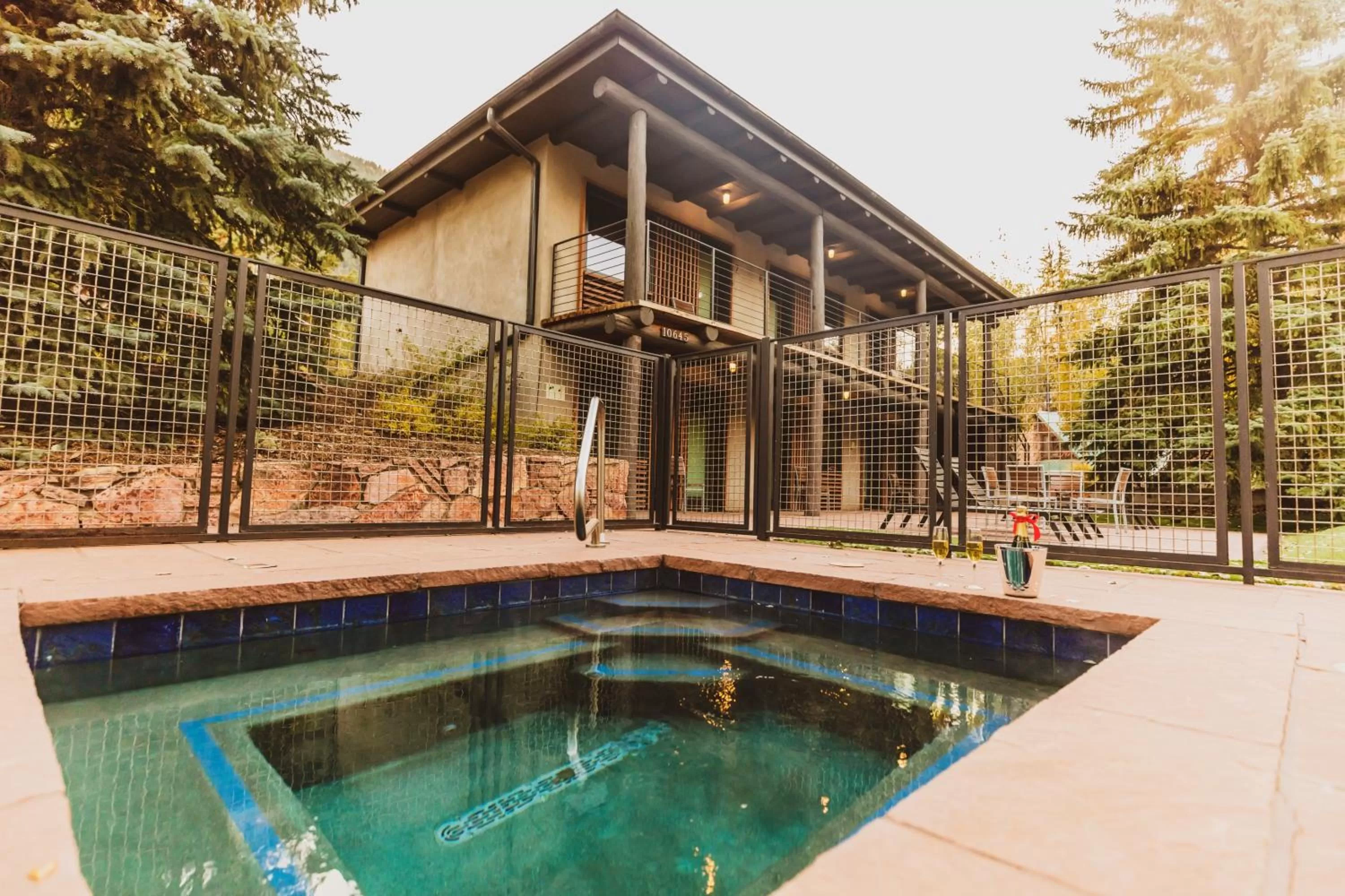 Hot Tub in Little Beaver Inn