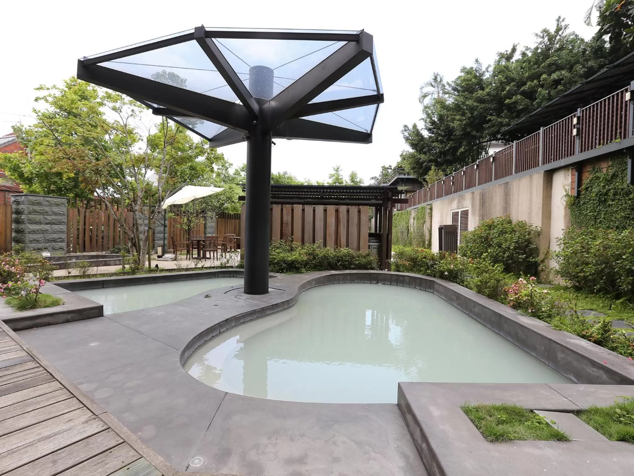 Swimming pool in Grand View Resort Beitou