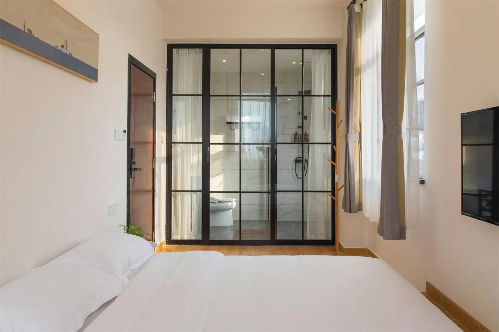 Facade/entrance, Bed in Wander Hostel