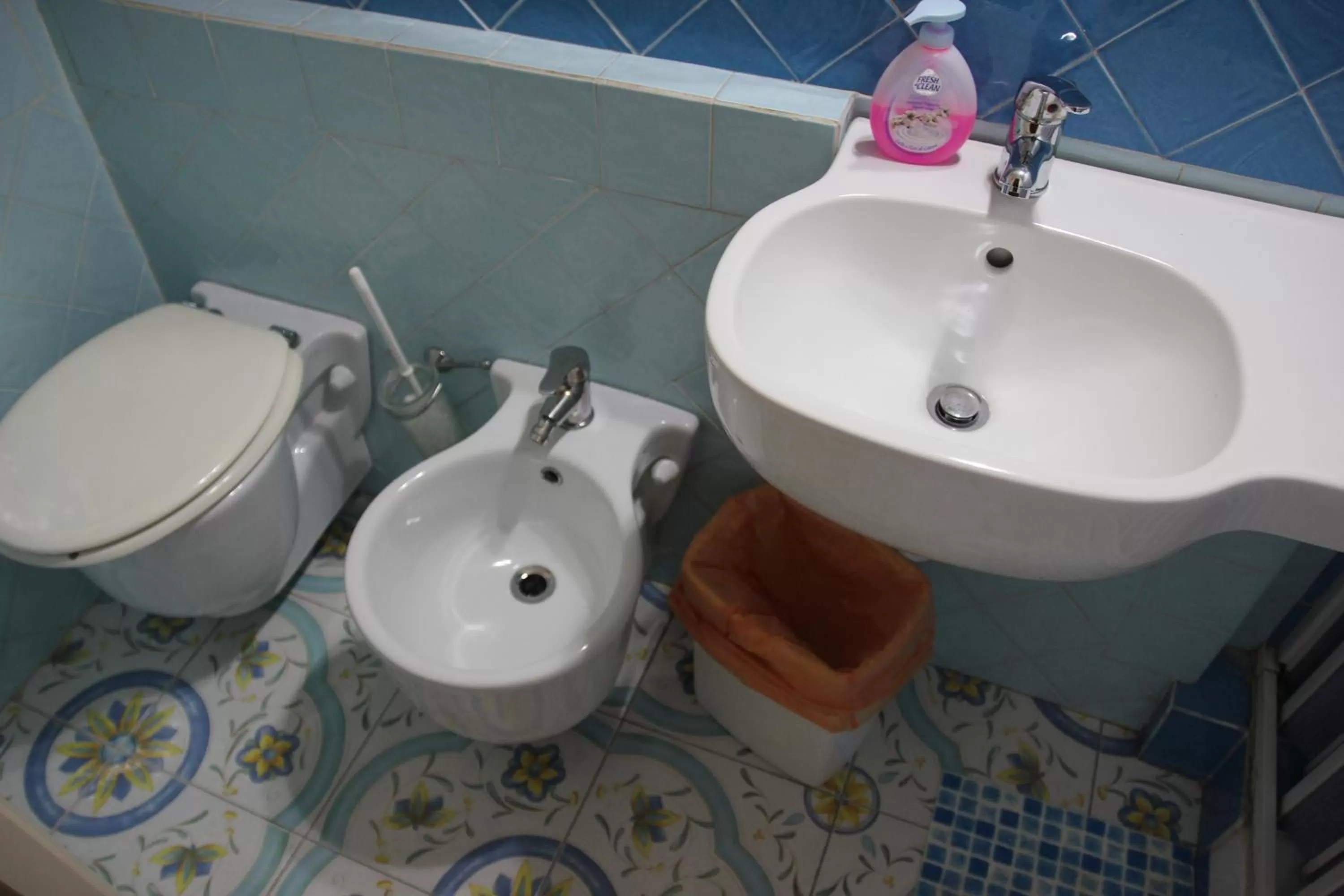 Bathroom in beb rosy central station