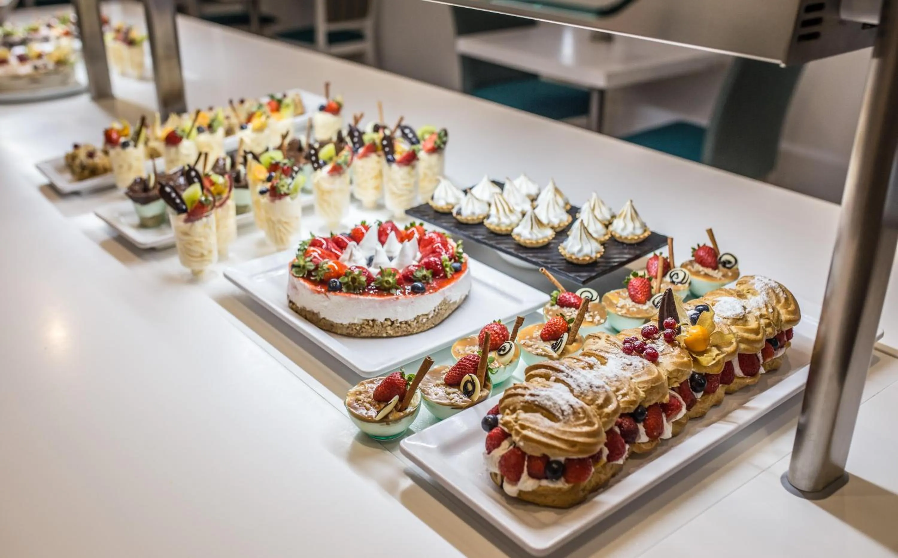 Restaurant/places to eat in The Views Oasis