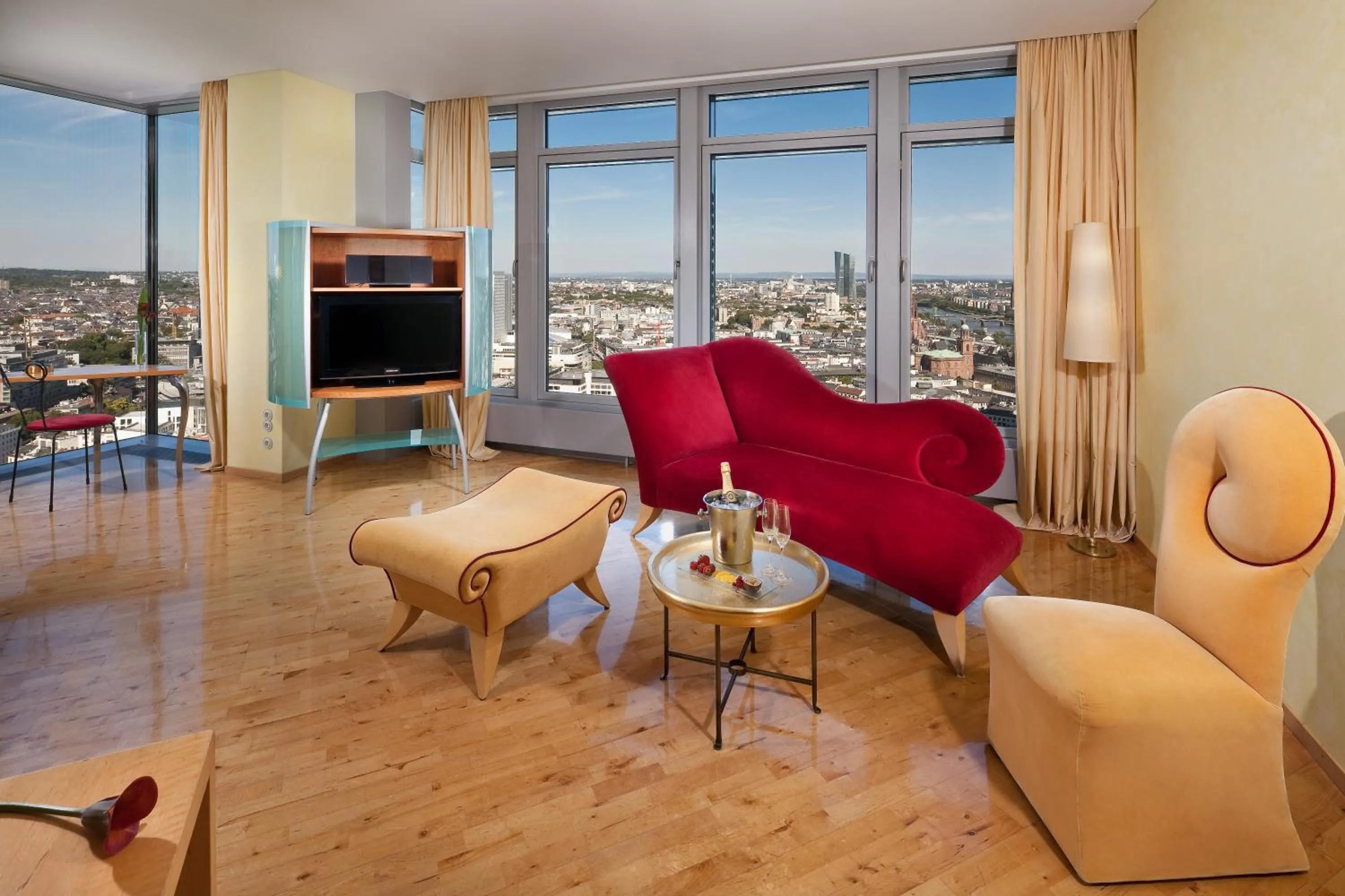 Seating area in INNSiDE by Meliá Frankfurt Eurotheum