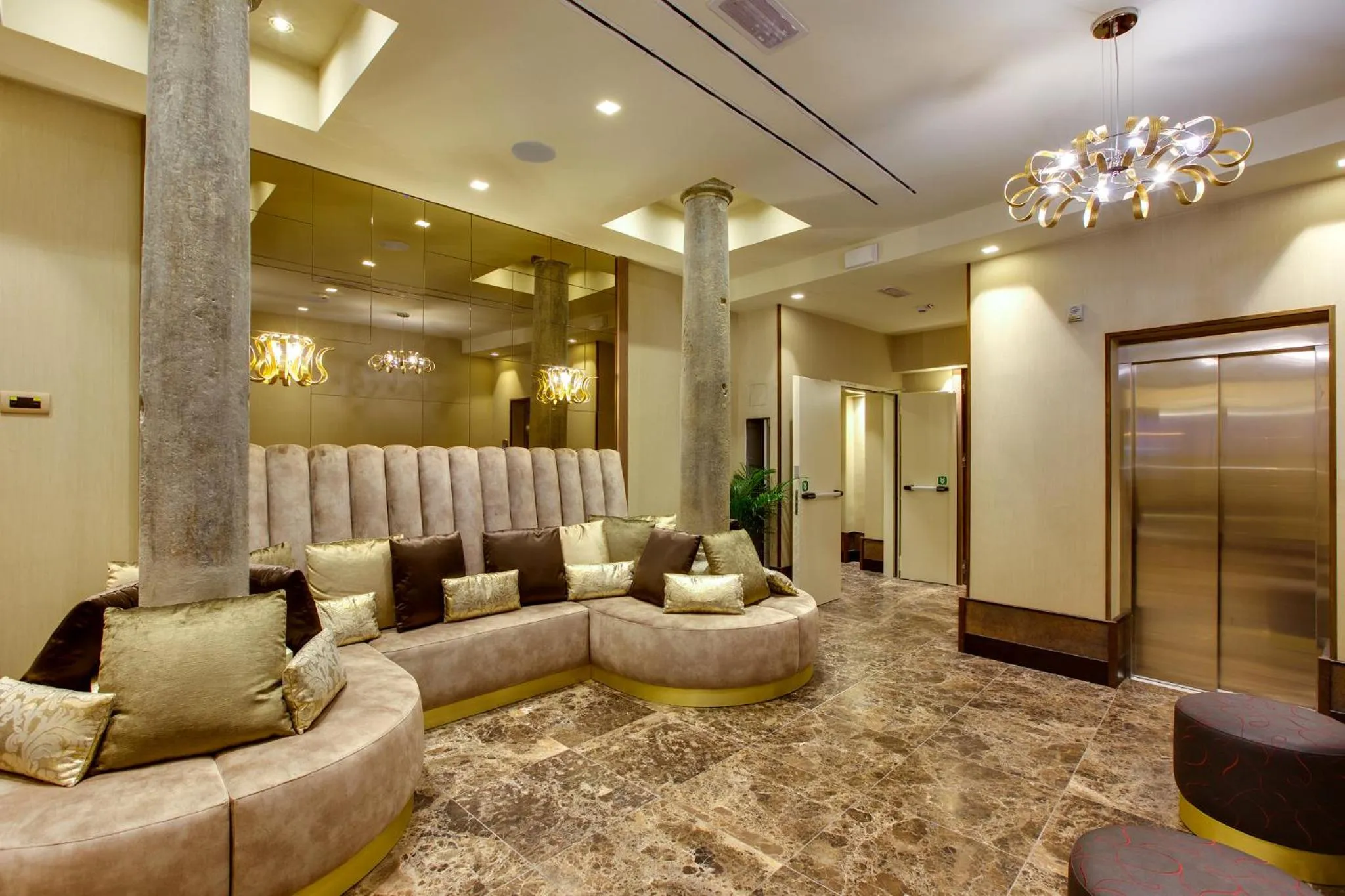 Communal lounge/ TV room in Solo Experience Hotel