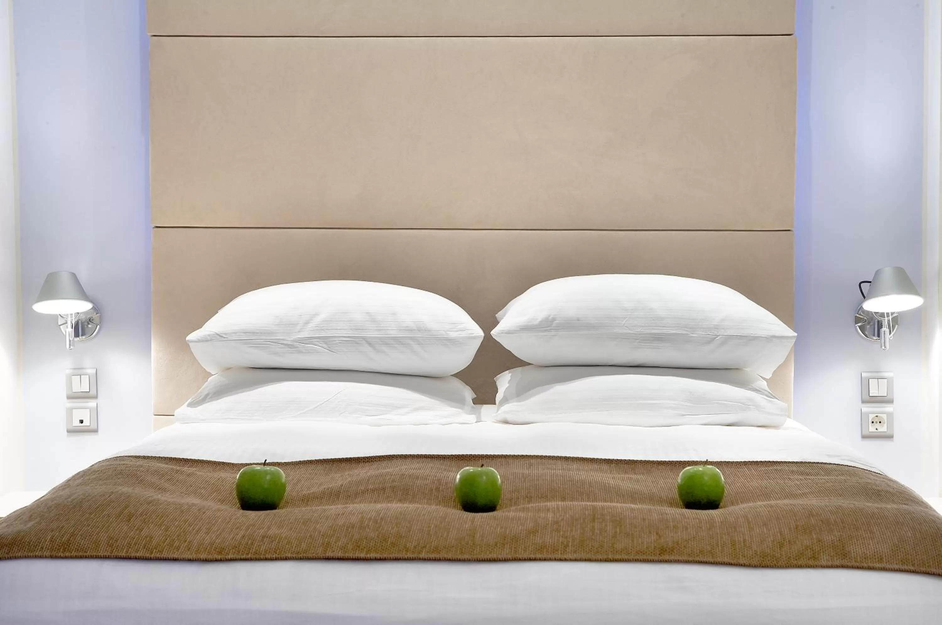 Bed in Domotel Olympia