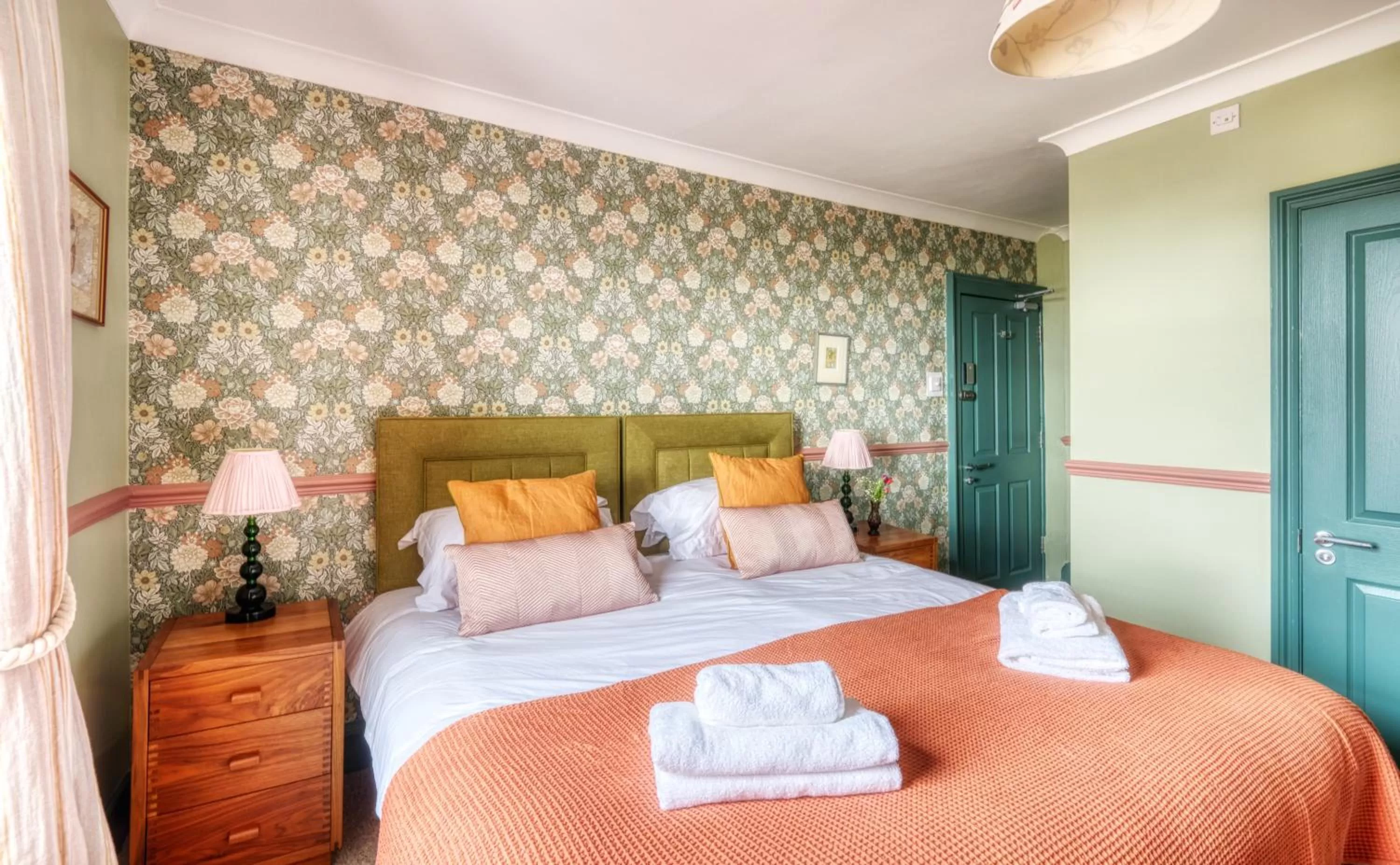 Photo of the whole room, Bed in Hill House