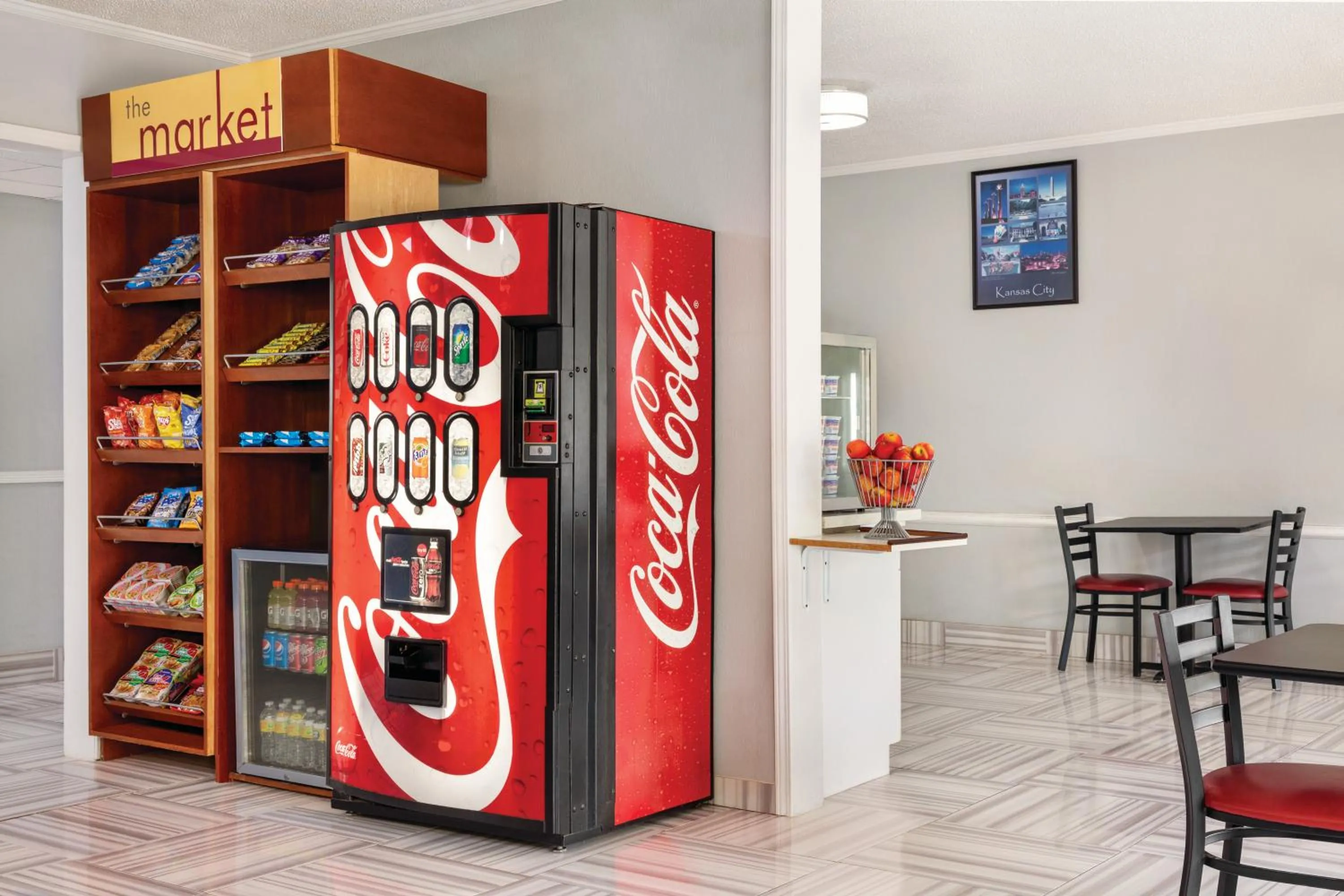 On-site shops in Days Inn by Wyndham Kansas City International Airport