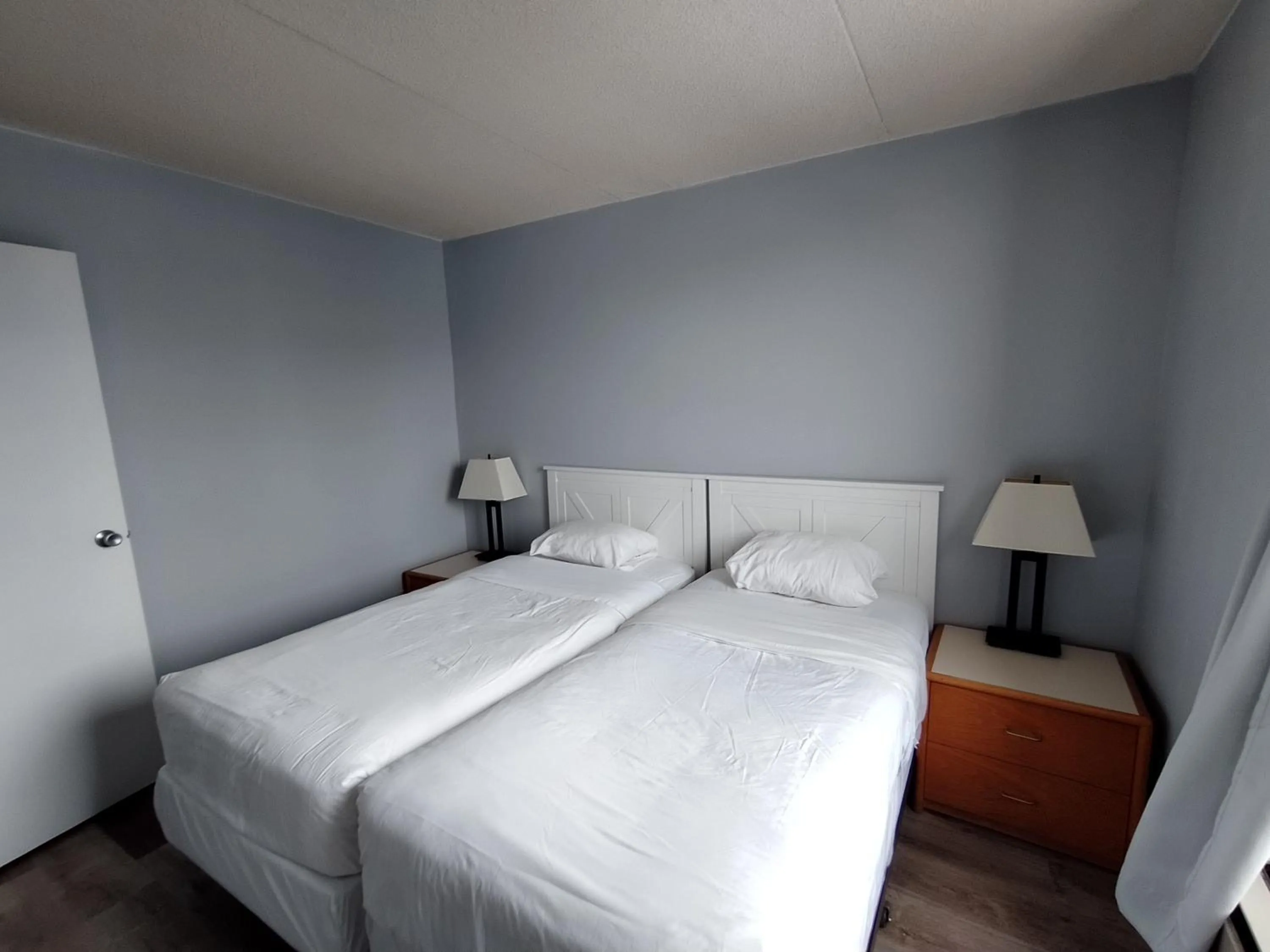 Bed in Royal Harbour Resort