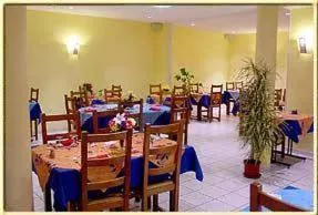 Restaurant/places to eat in Hotel de Bordeaux