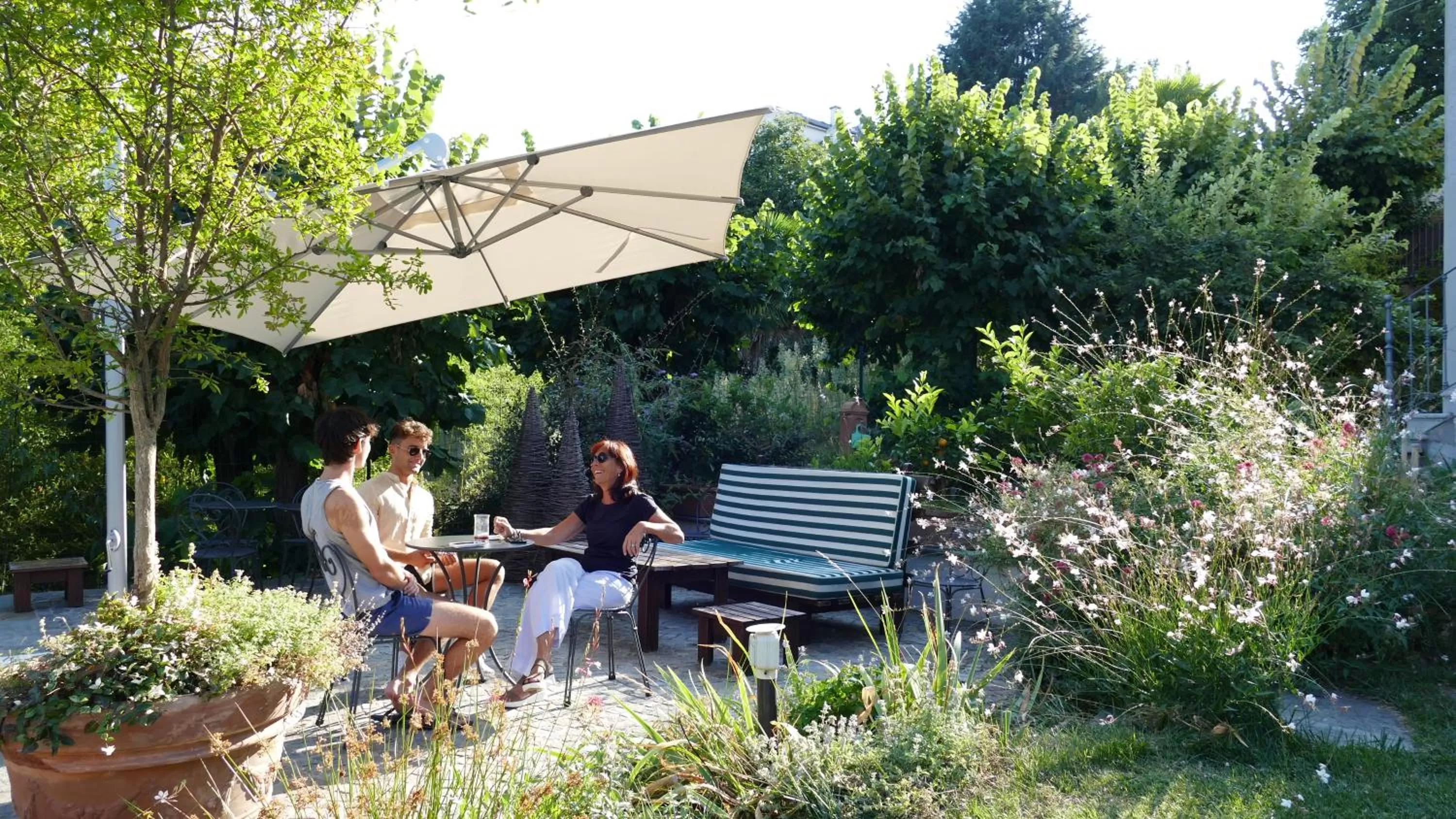 Garden in White Lilac Romantic B&B - Adults only