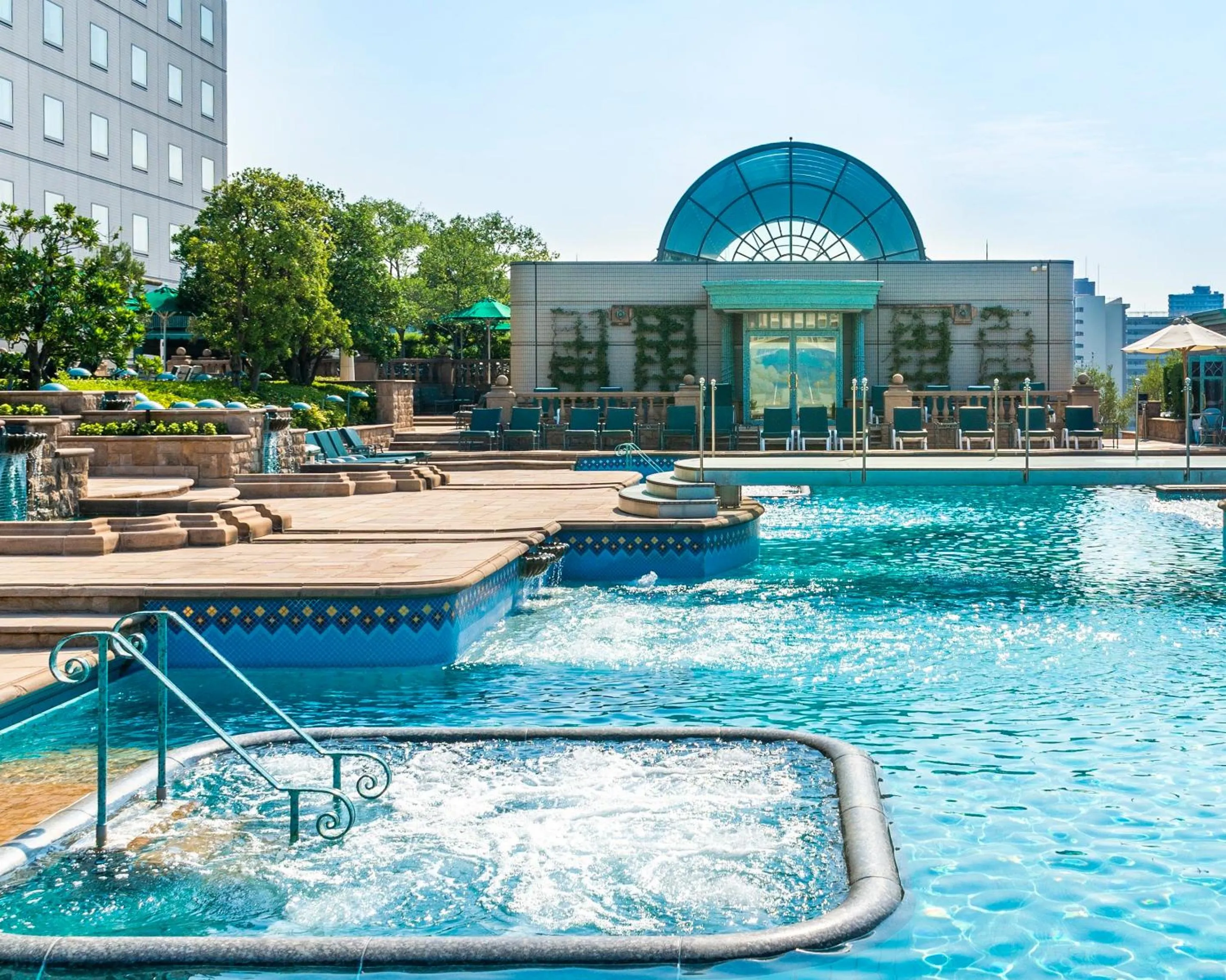 Swimming pool in Hotel East 21 Tokyo