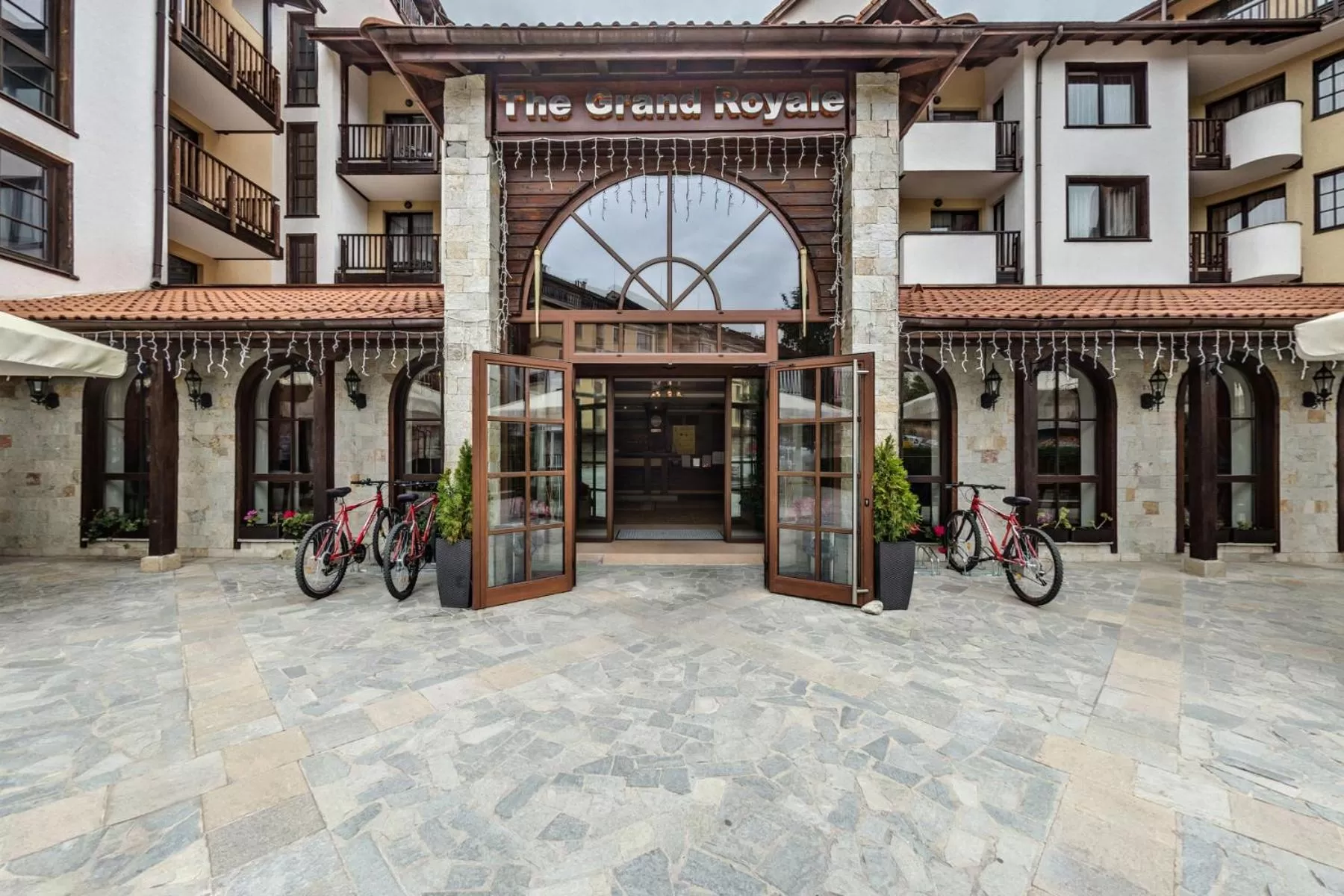 Facade/entrance in Grand Royale Apartment Complex & Spa