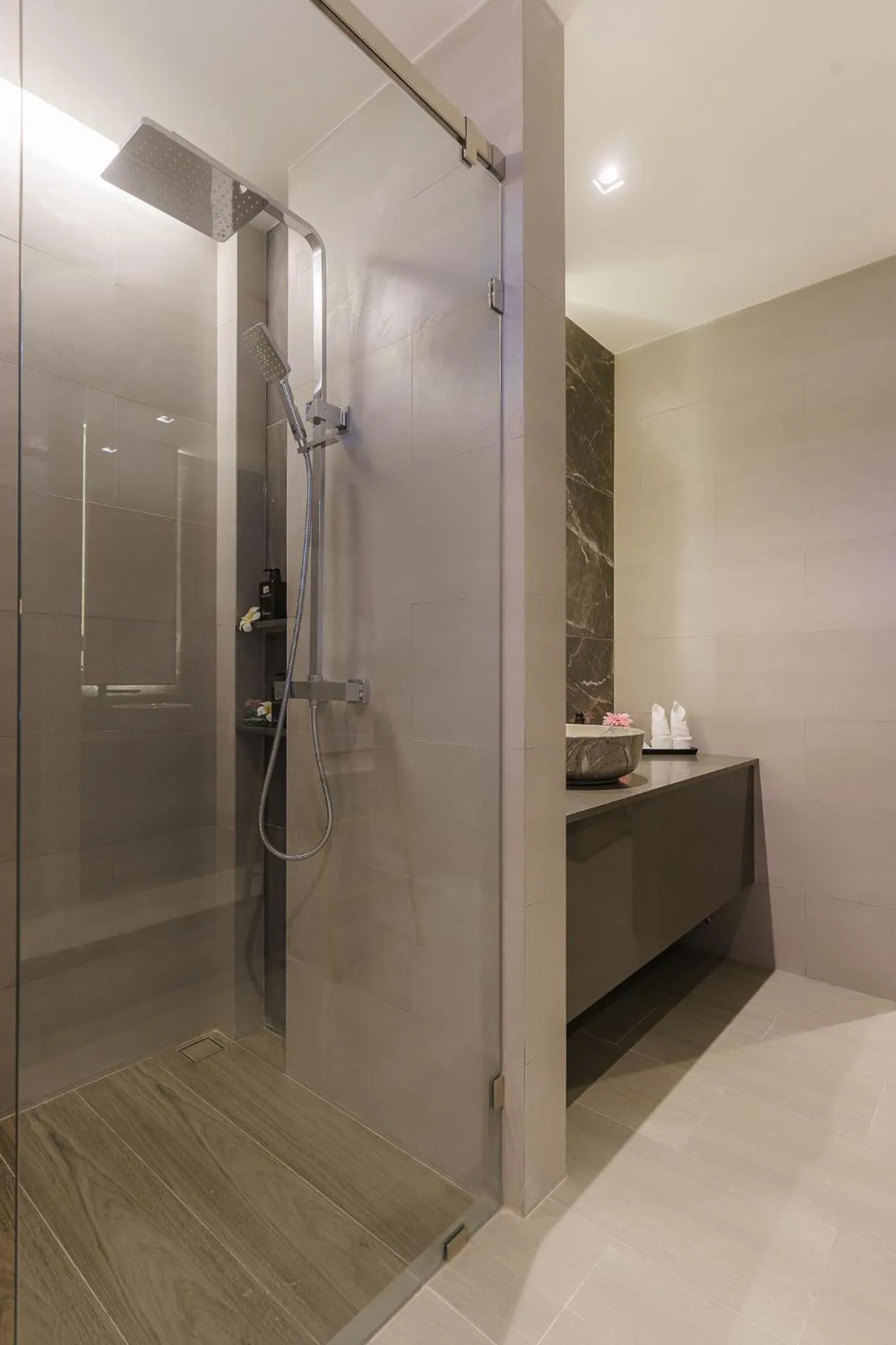 Shower in Fifth Pattaya Jomtien By Shiwalai Int