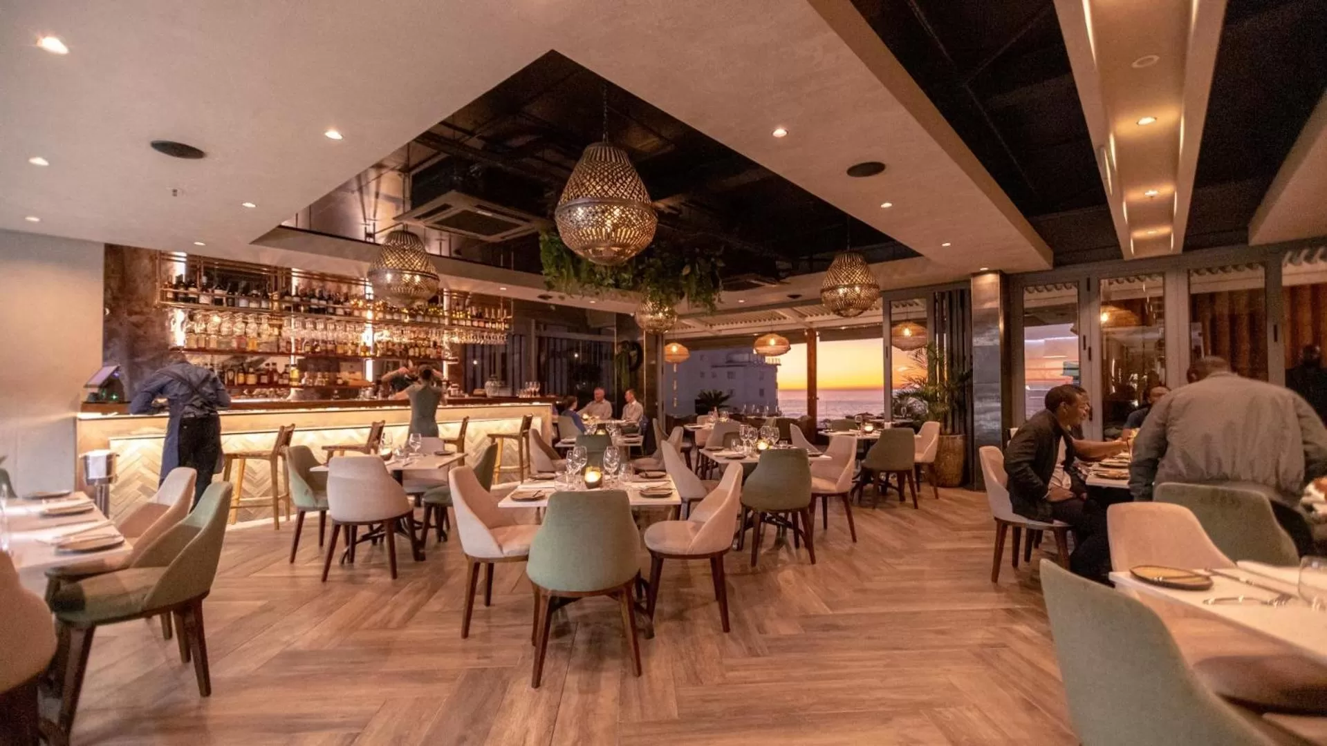 Restaurant/places to eat in Newkings Boutique Hotel