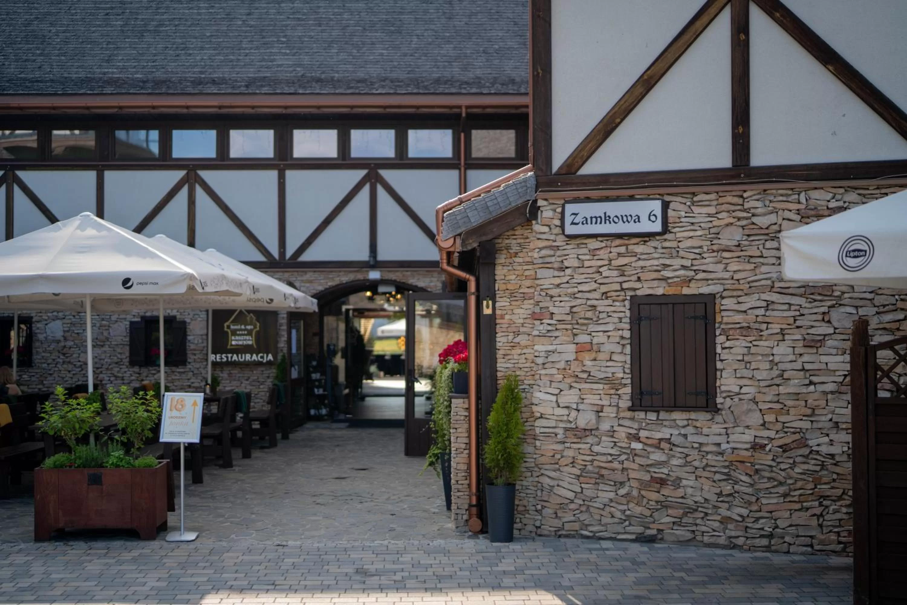 Property building in Hotel & Spa **** Kasztel Uniejów