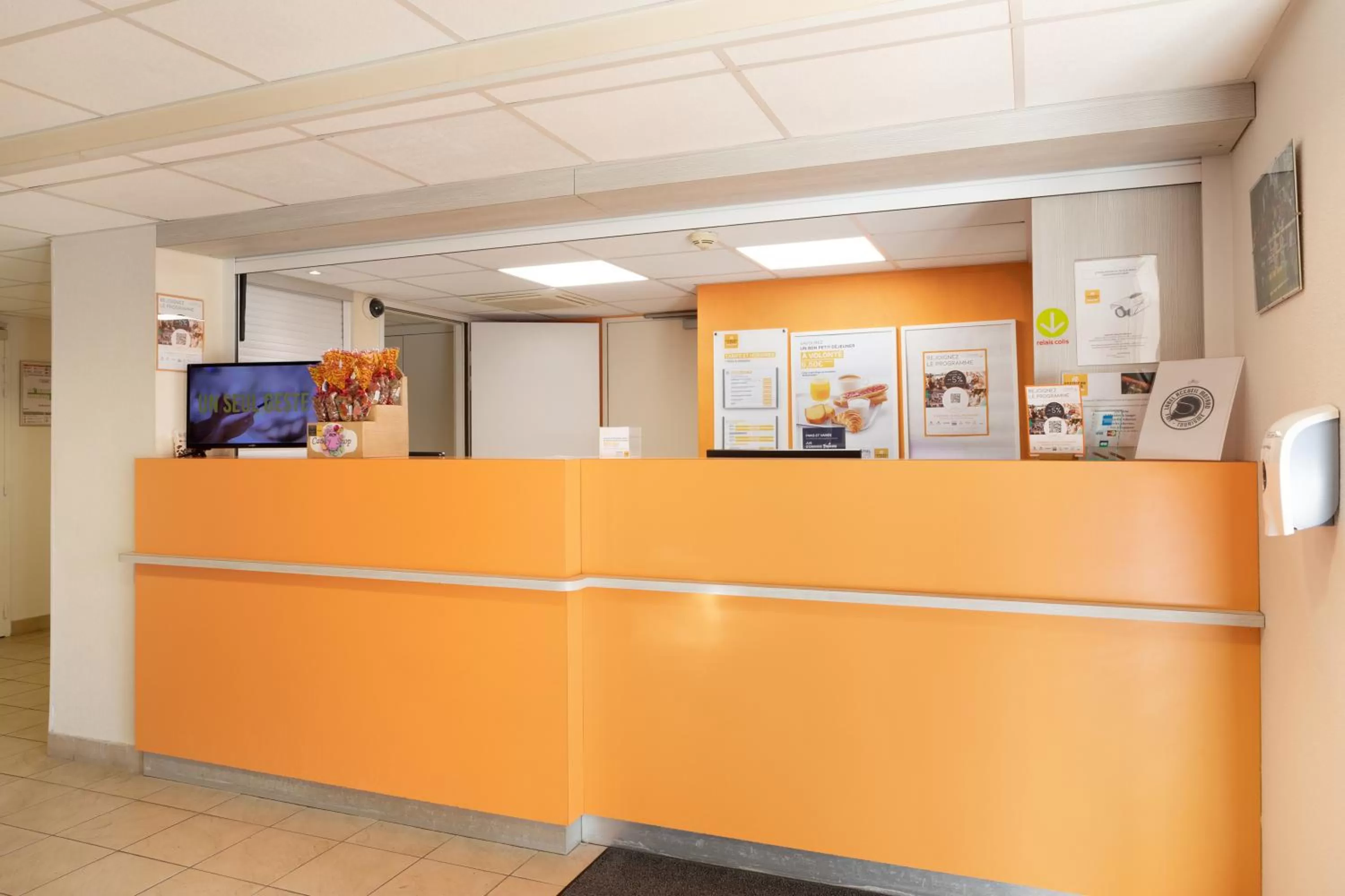 Lobby or reception in Premiere Classe Maubeuge