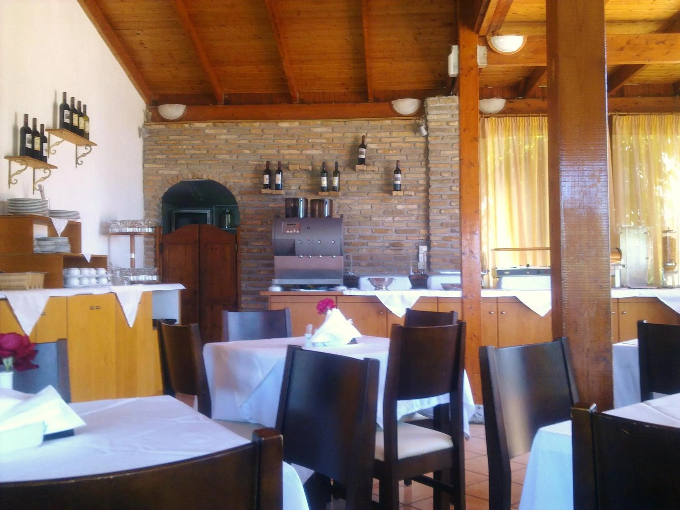 Restaurant/places to eat in Hotel Oasis