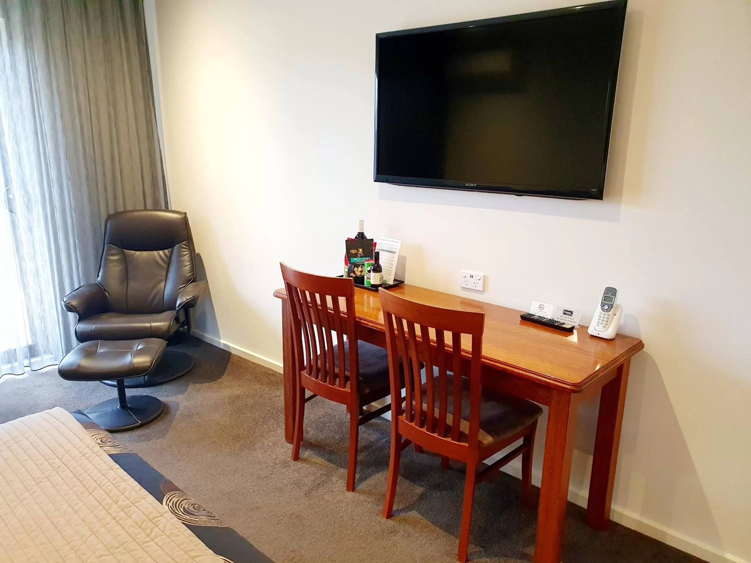 TV and multimedia in Addison Motor Inn