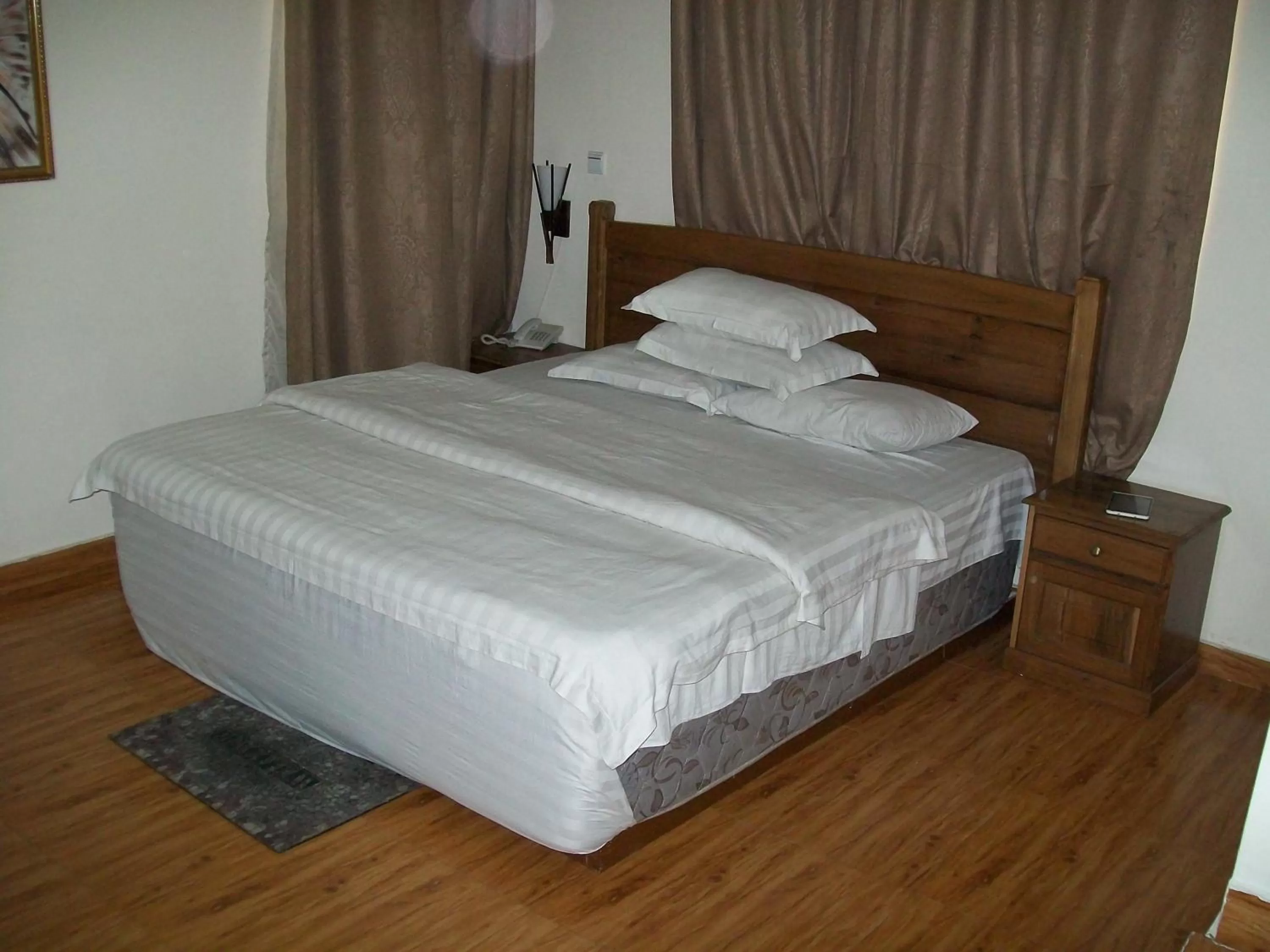 Bed in Ampomaah Hotel