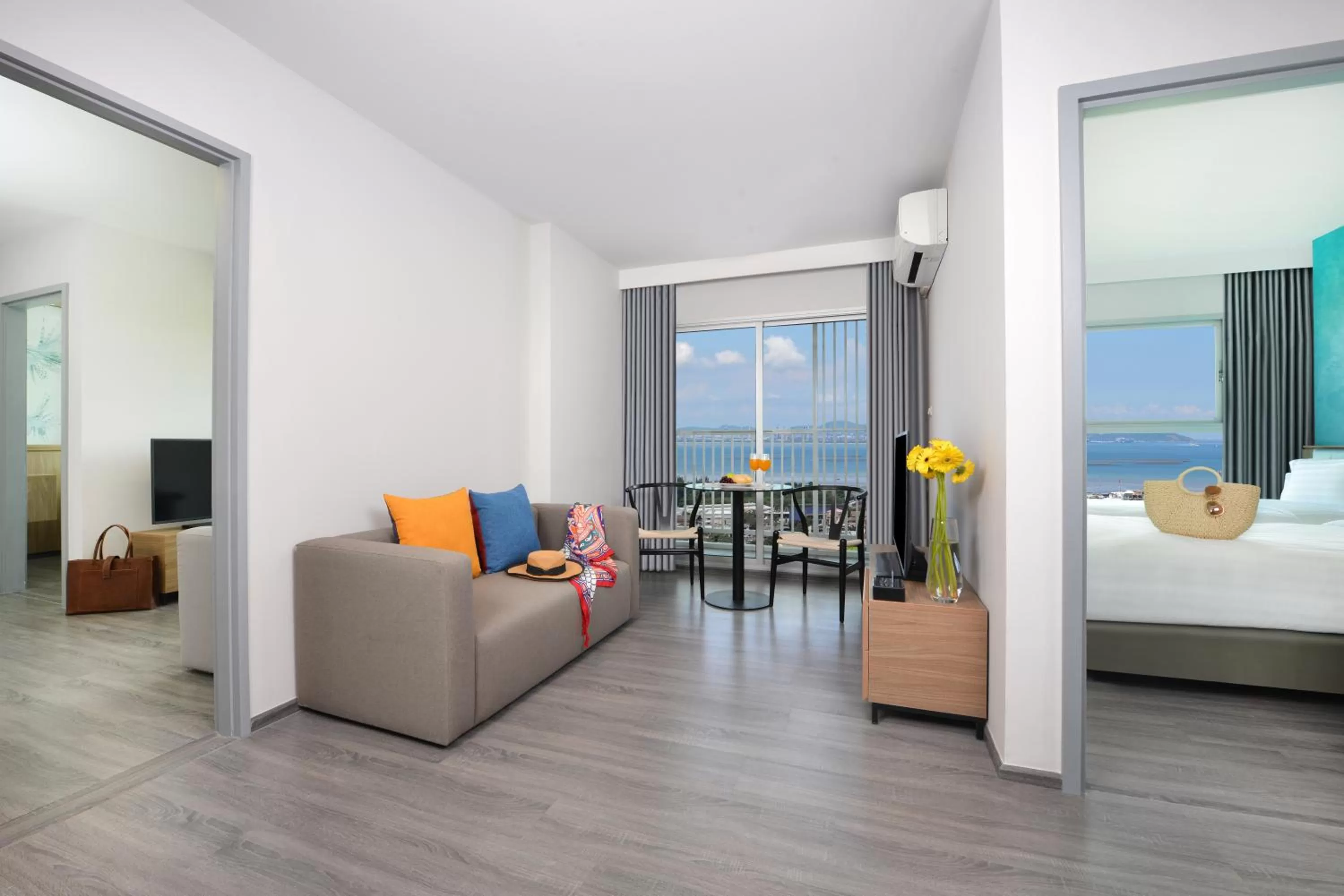 Living room, Bed in Centre Point Prime Hotel Pattaya