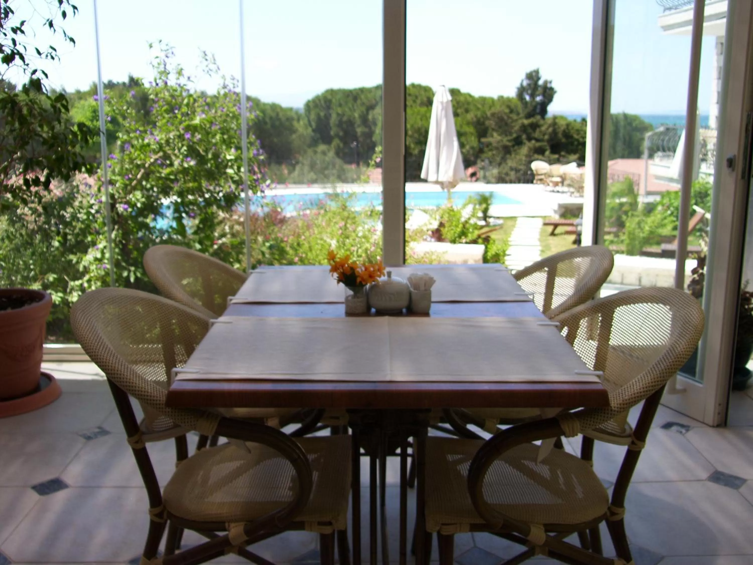 Restaurant/places to eat in Dolina Hotel