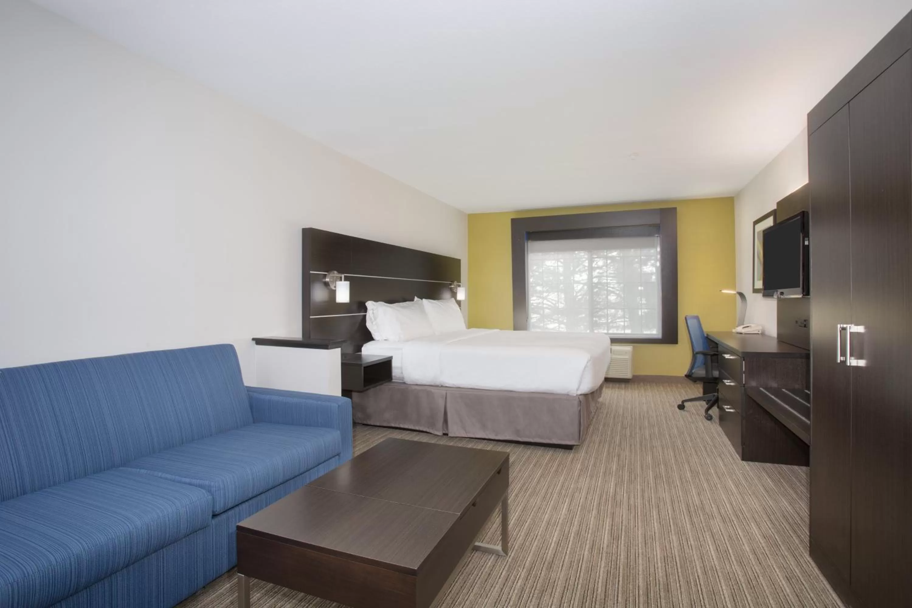 Photo of the whole room, Bed in Holiday Inn Express Hotel & Suites Fort Collins by IHG
