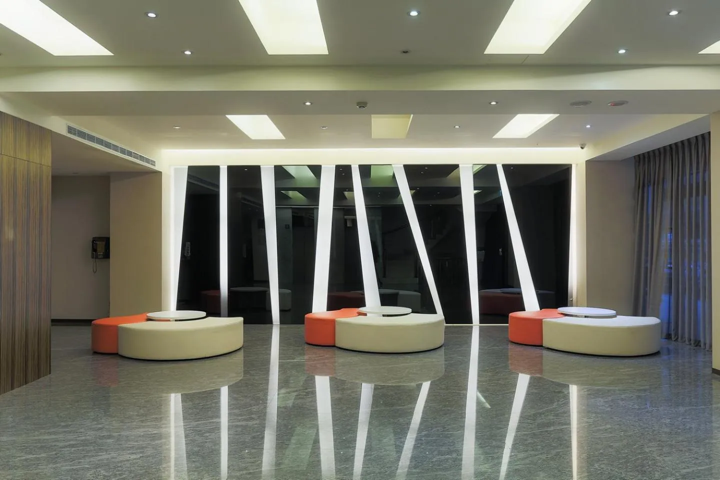 Lounge or bar in City Hotel