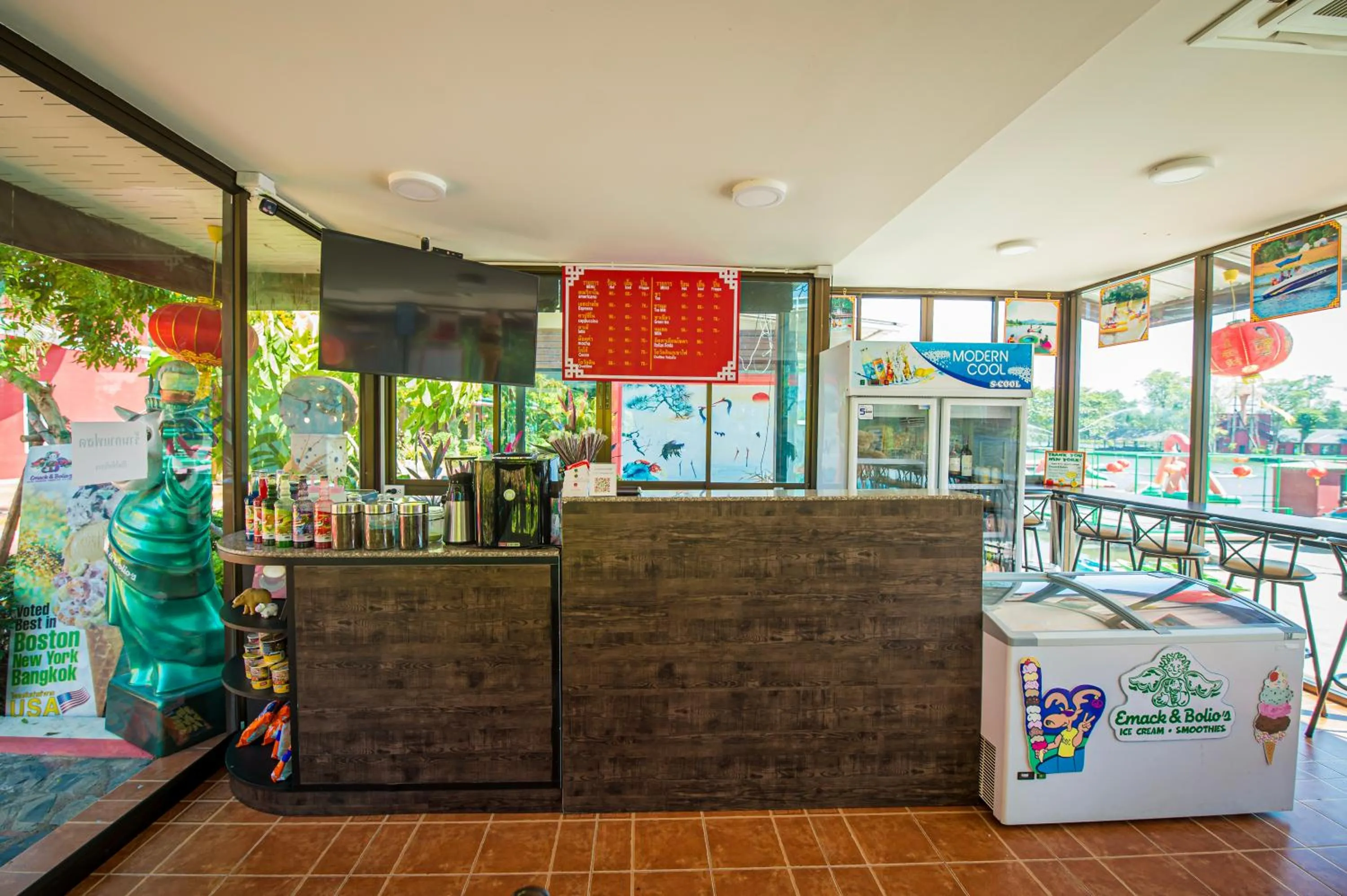 Supermarket/grocery shop in Dreampark resort