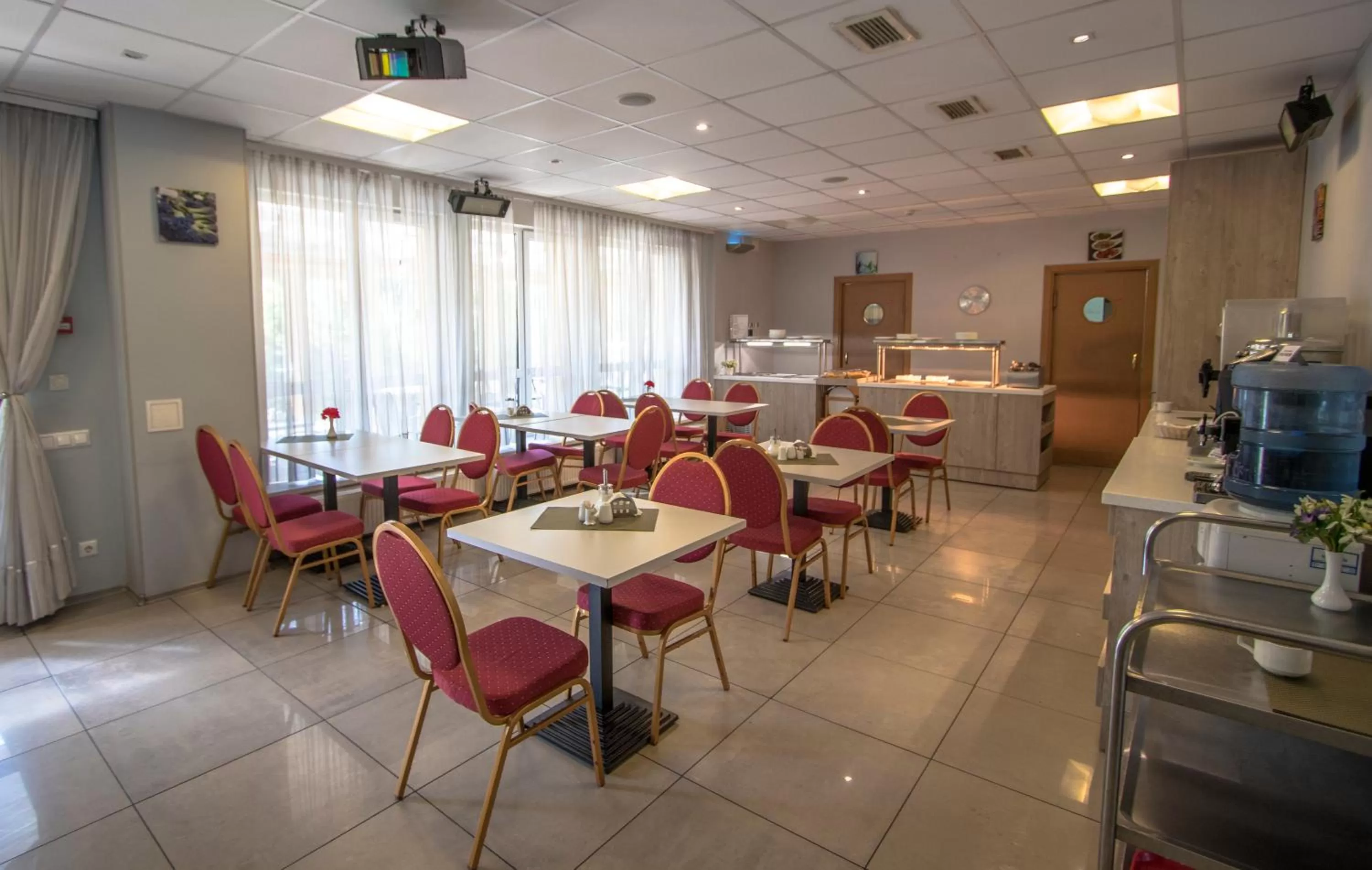 Restaurant/places to eat in Hotel BEST with FREE PARKING