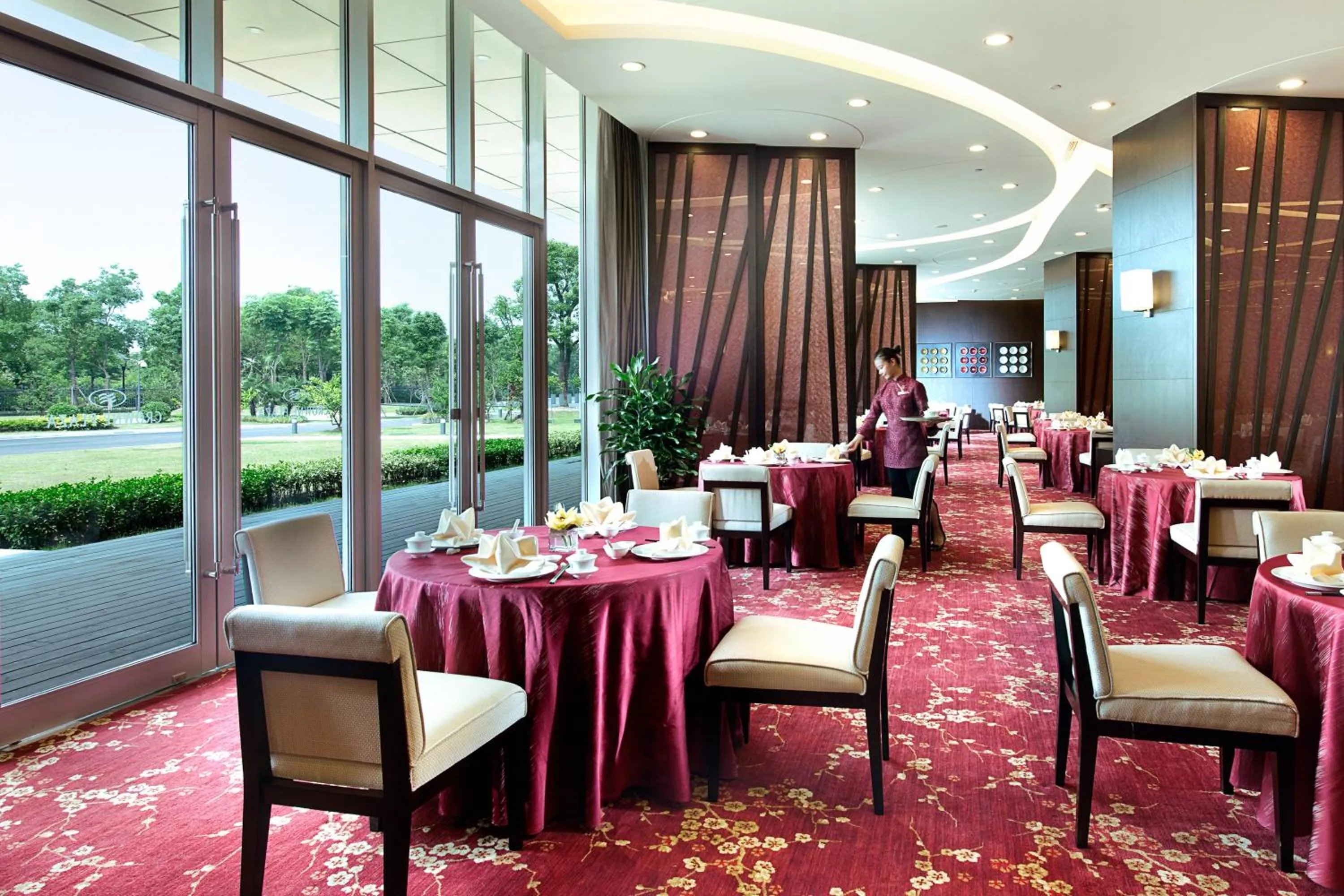 Restaurant/places to eat in Crowne Plaza Shanghai Xiayang Lake by IHG