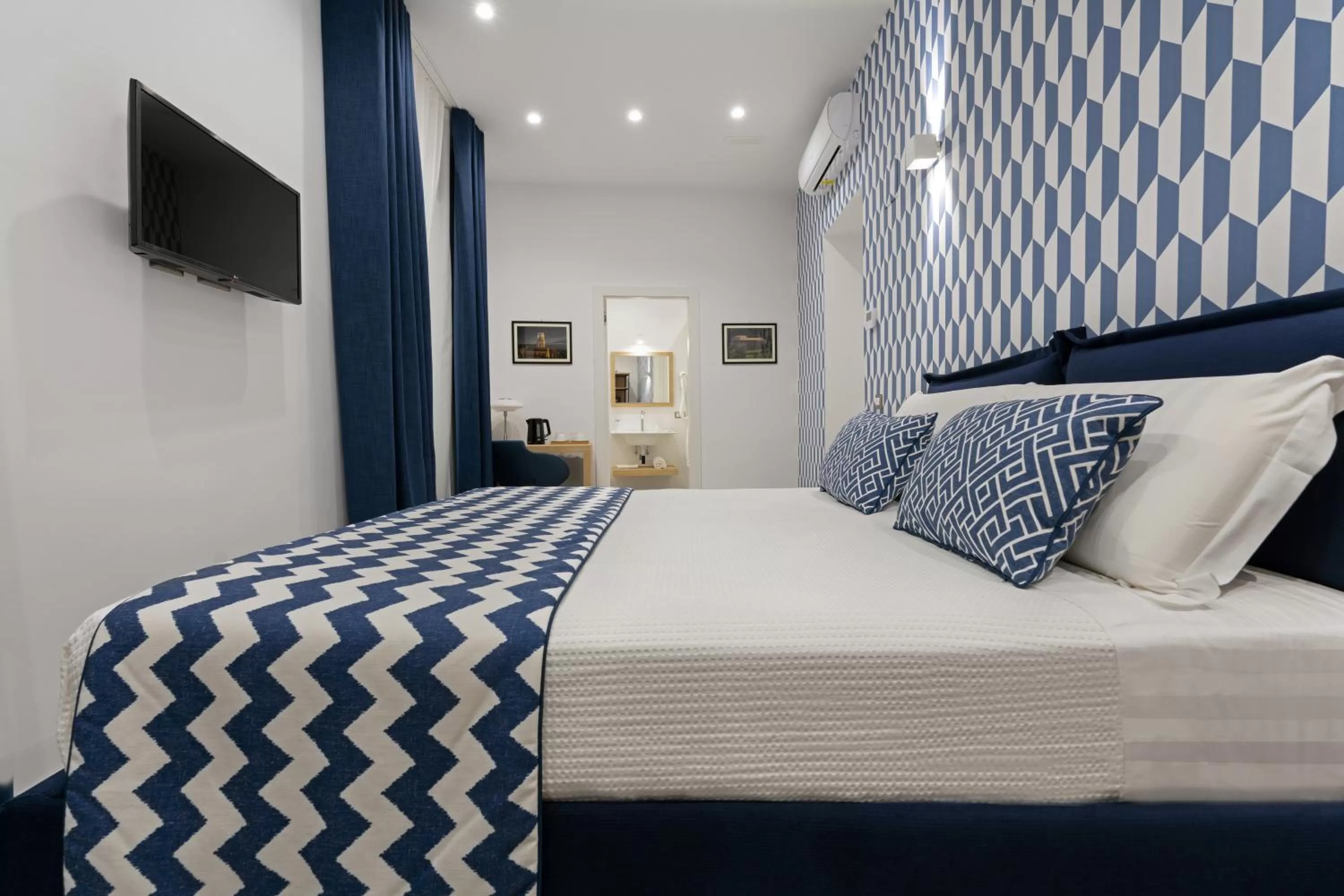 Bedroom, Bed in HSuites Luxury B&B