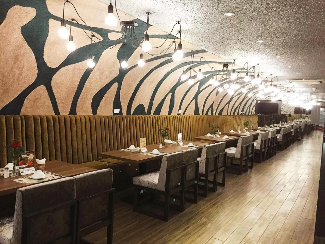 Restaurant/places to eat in KP Hotel