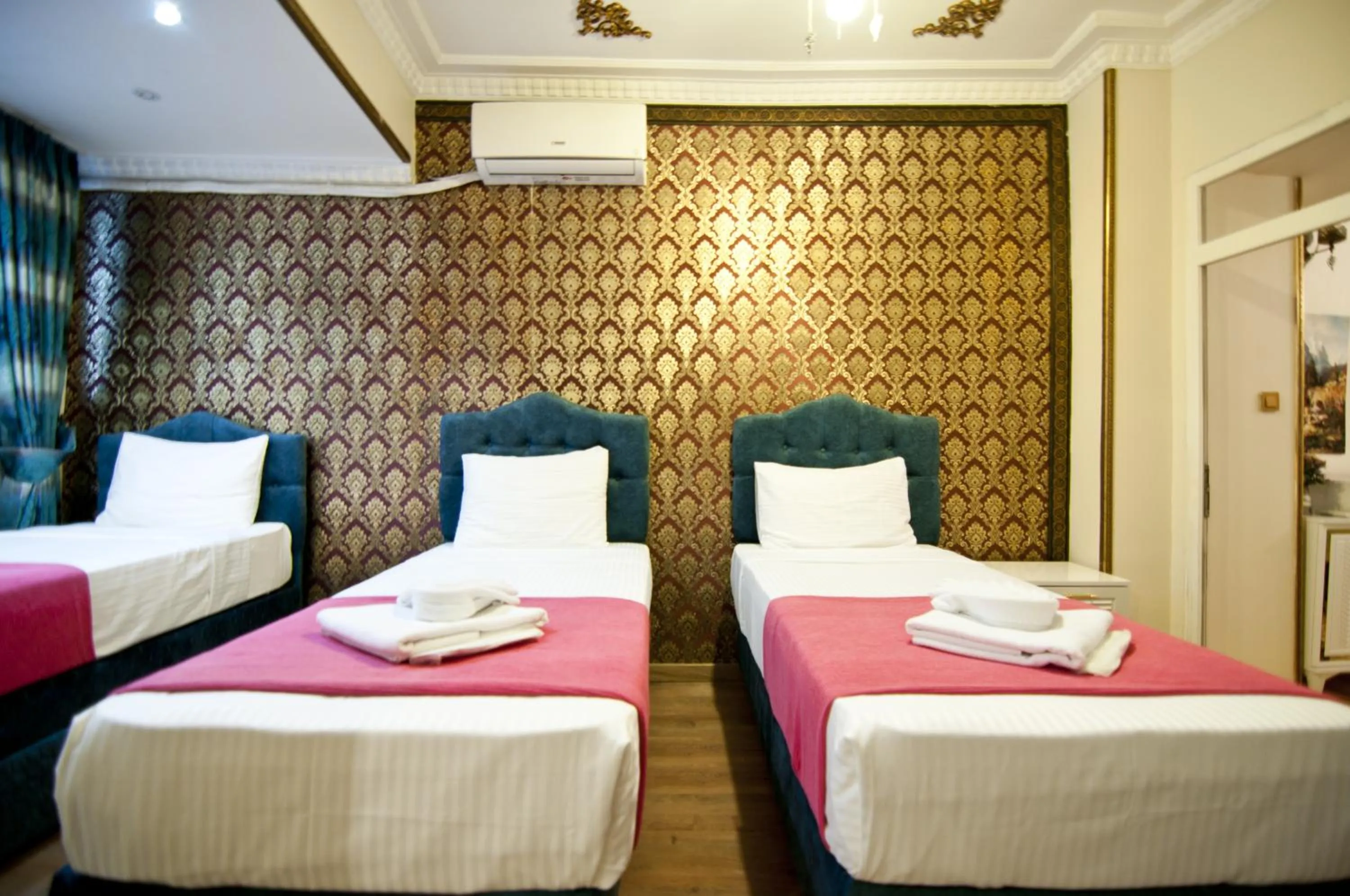 Bed in Paris Garden Hotel Istanbul