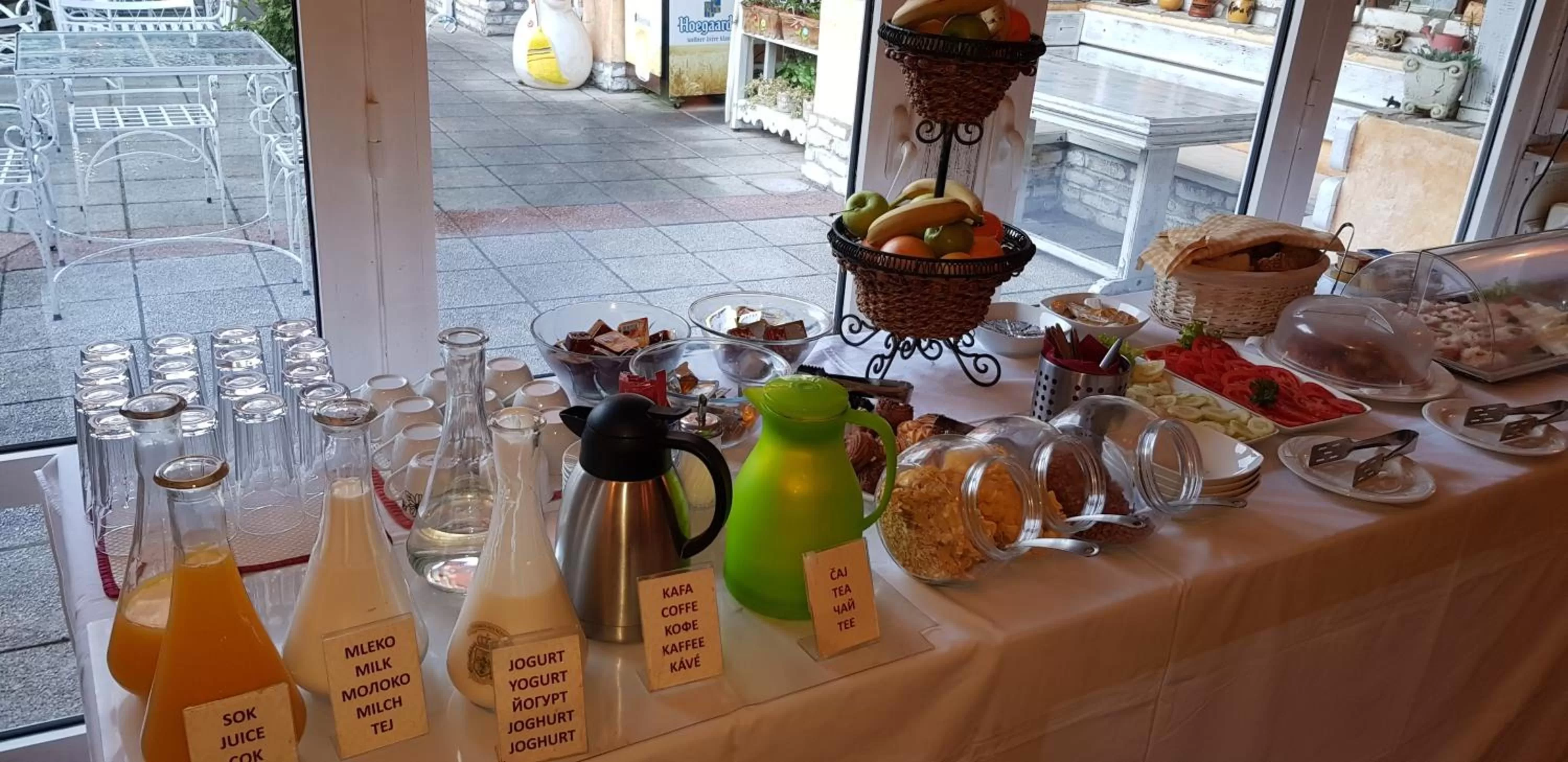 Buffet breakfast in Hotel Fontana