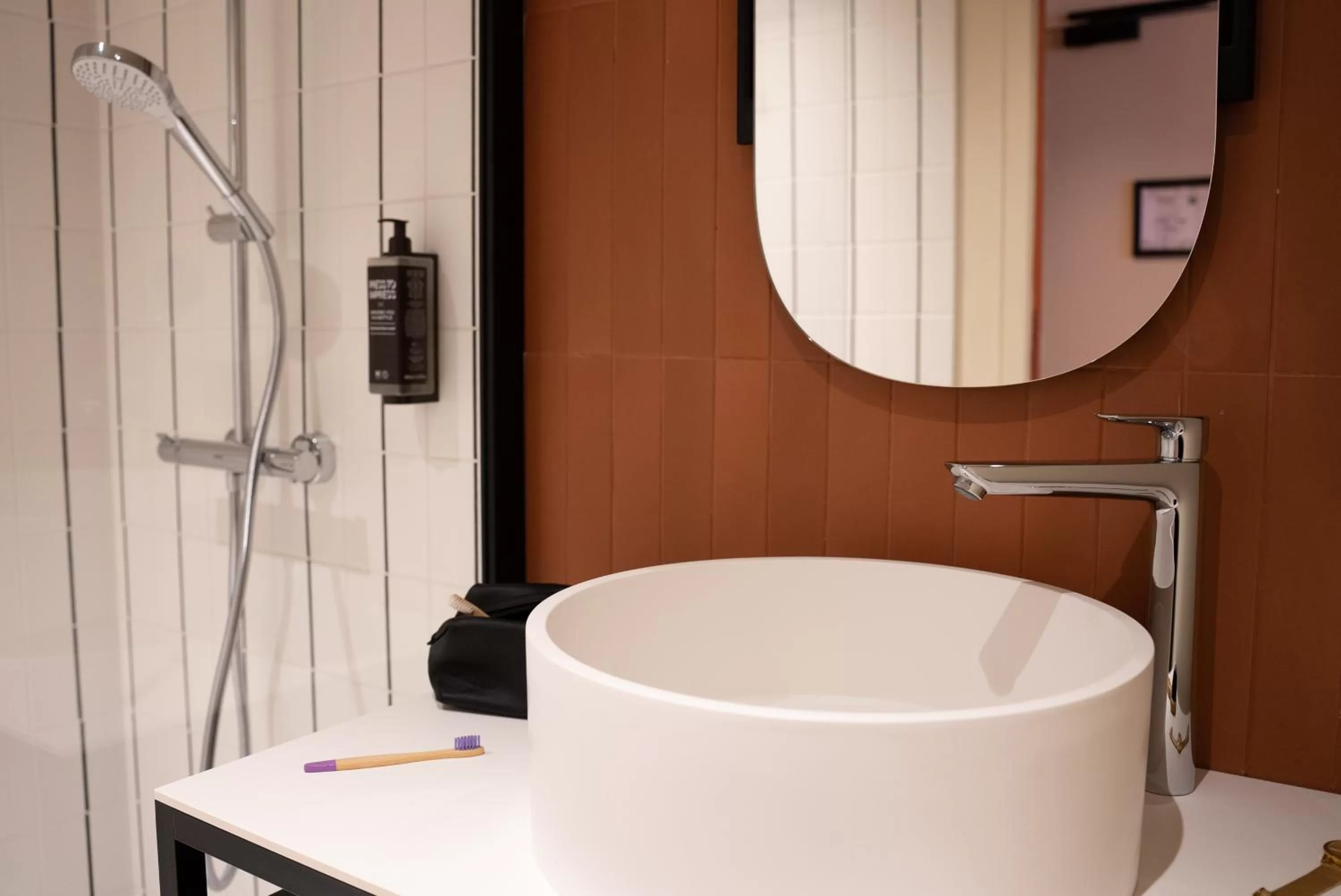 Bathroom in ibis Styles Montauban