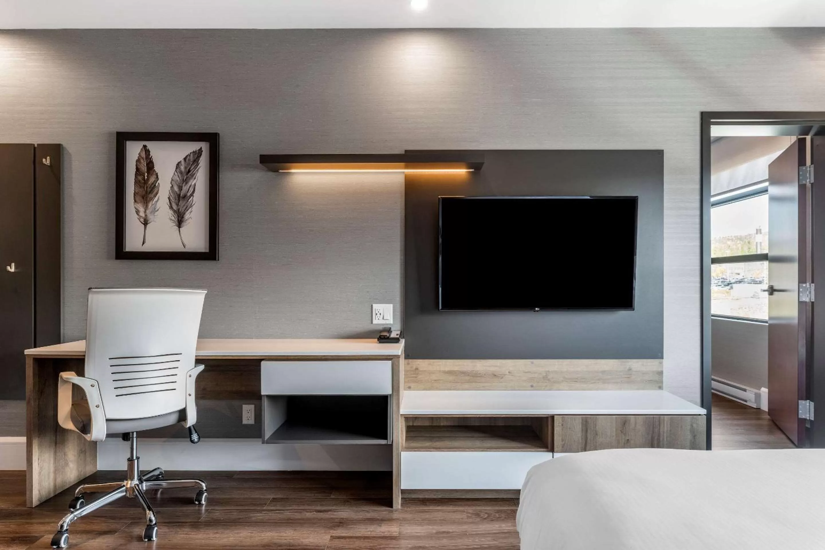 Photo of the whole room, Bed in Quality Hotel & Conference Centre