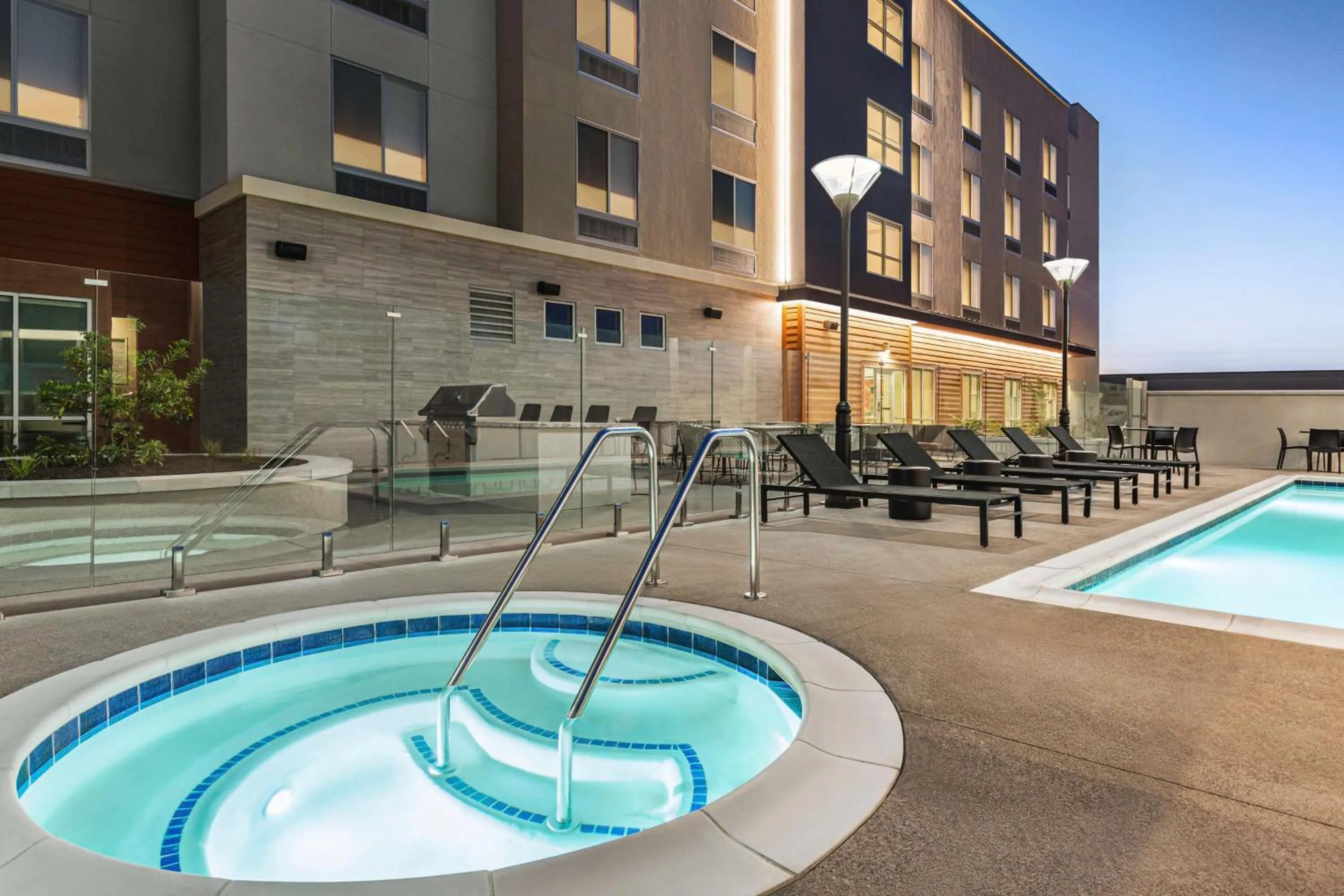 Hot Tub in Hampton Inn Stockton, Ca