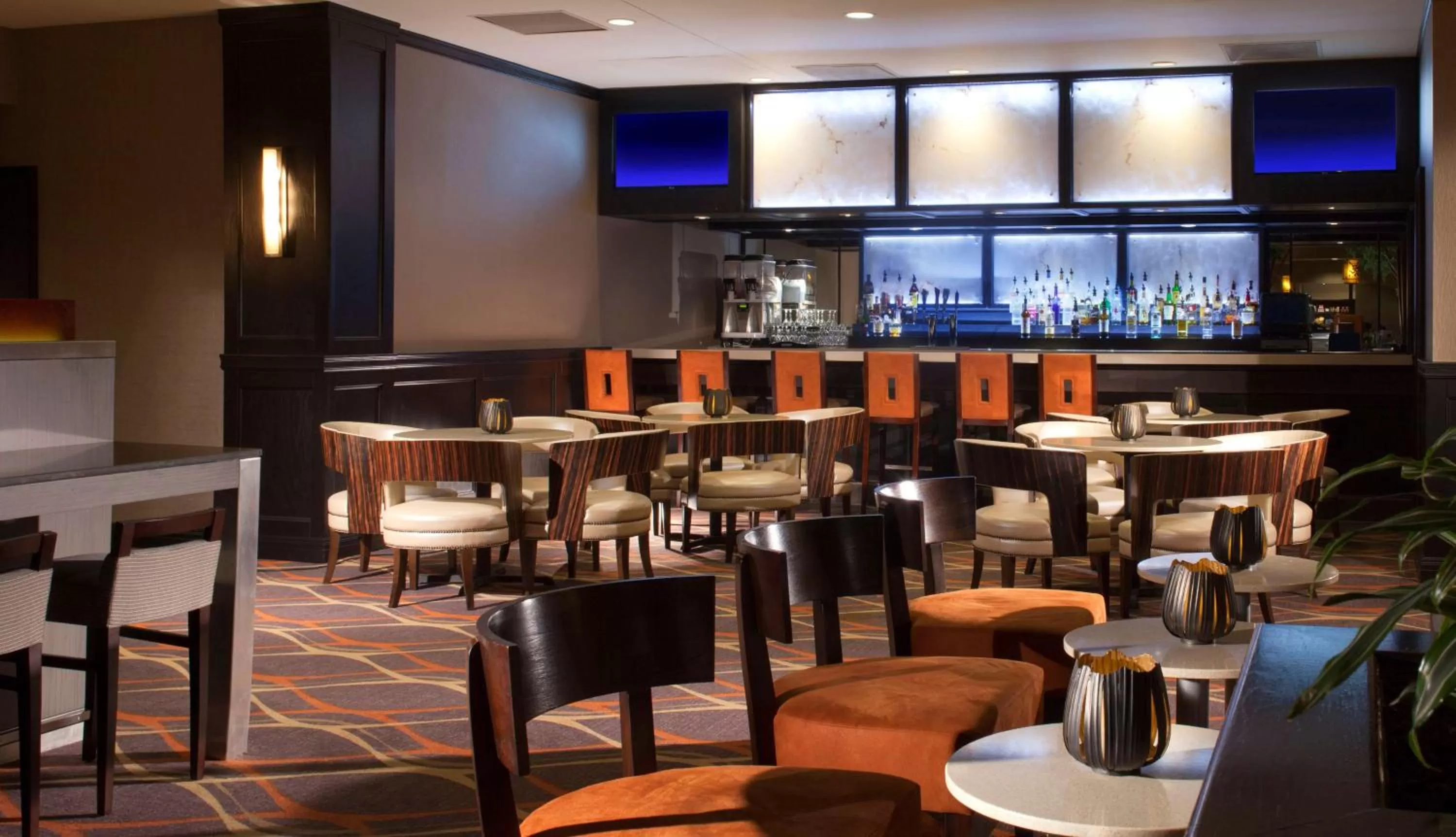 Lounge or bar in Embassy Suites by Hilton Austin Arboretum