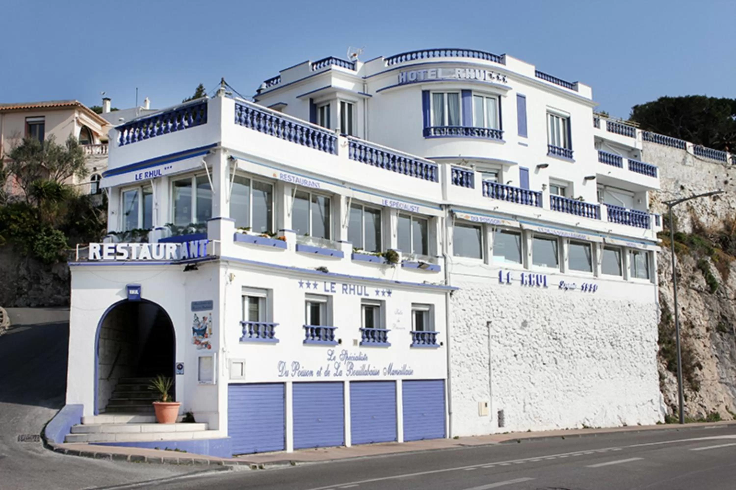 Facade/entrance in Le Rhul