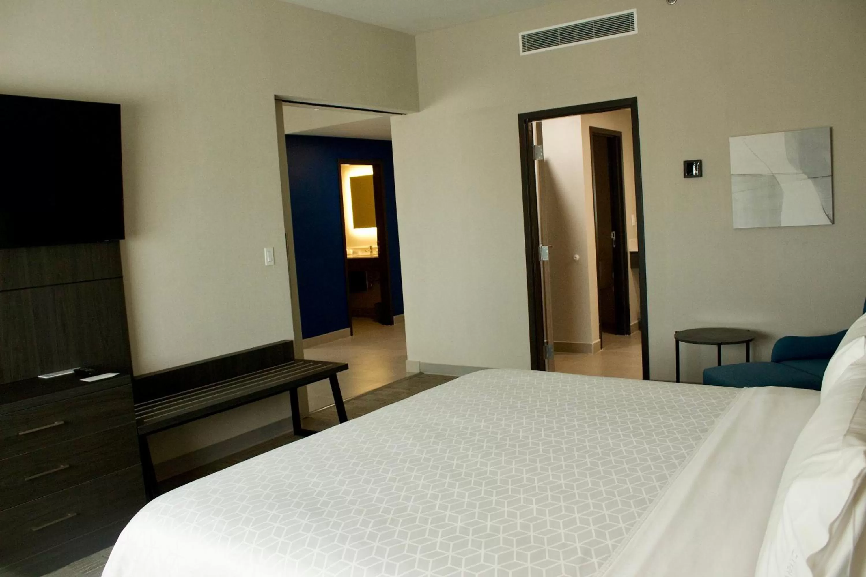 Bedroom, Bed in Holiday Inn Express & Suites - Tijuana Otay by IHG