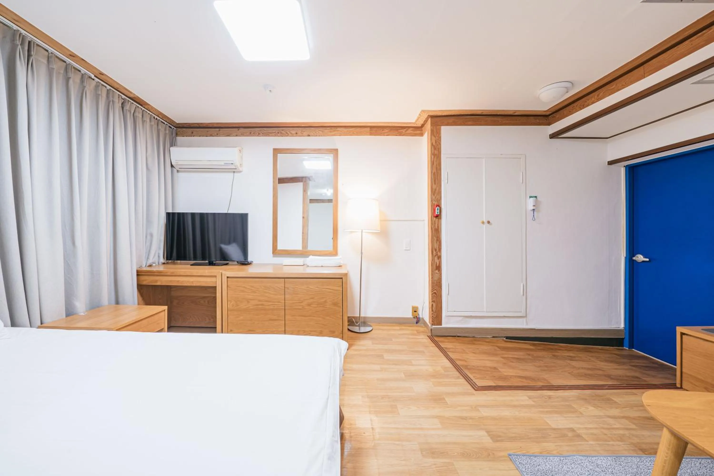 TV/Entertainment Center in Miju Hotel