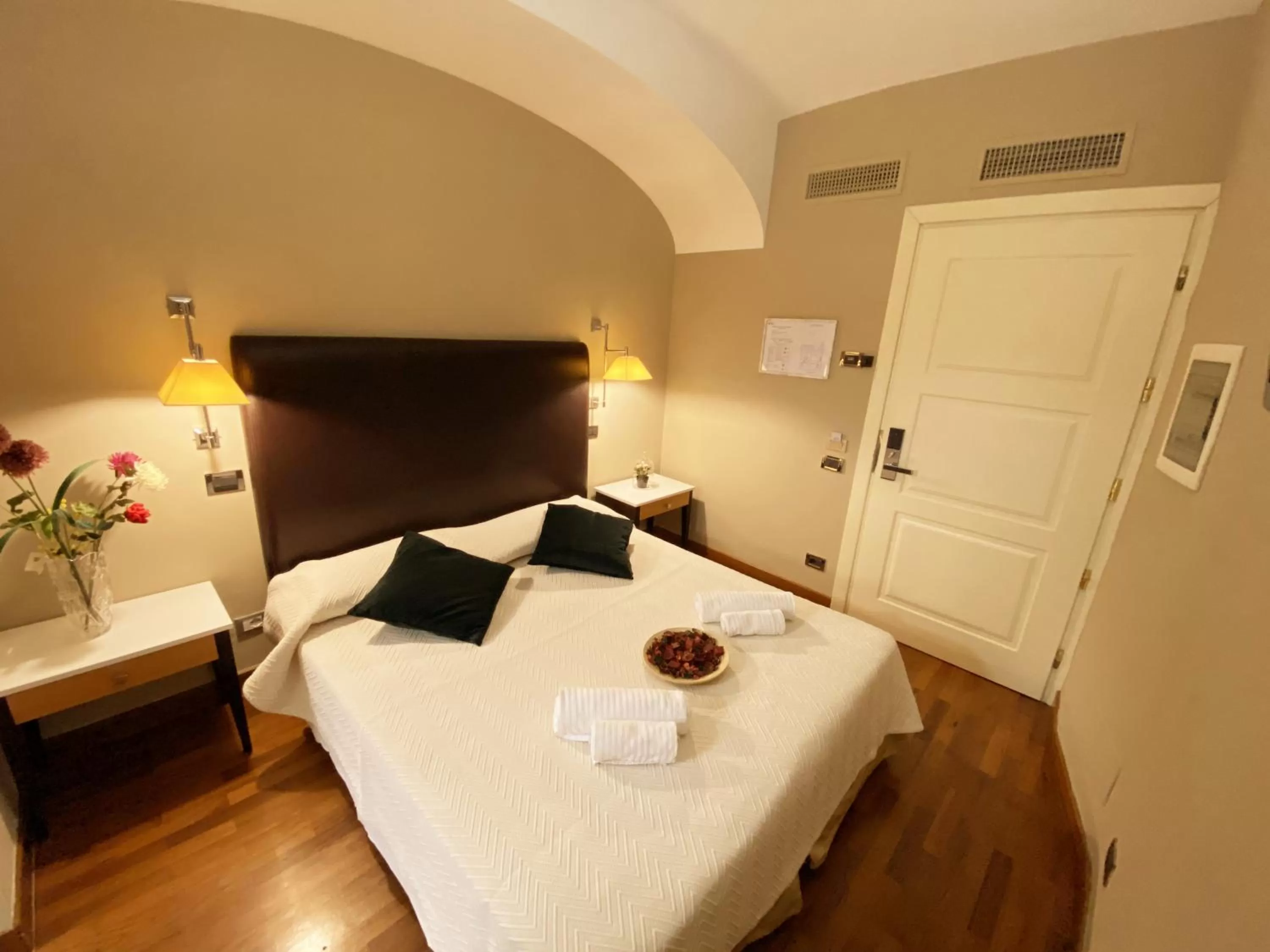 Photo of the whole room, Bed in Hotel Giolitti