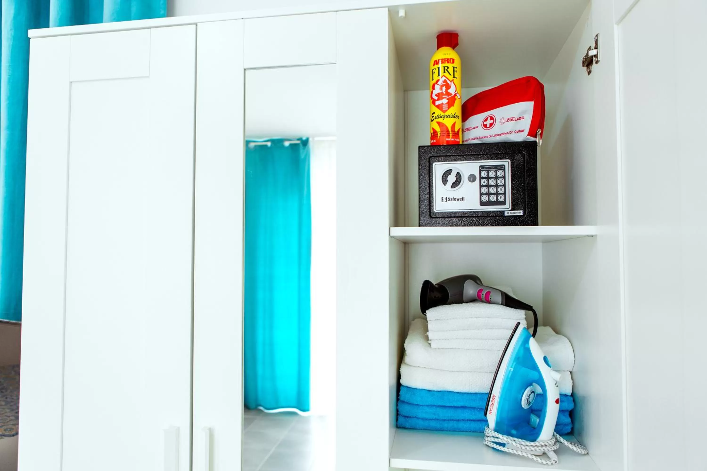 towels in TROPICANA SUITES DELUXE BEACH CLUB and POOL - playa LOS CORALES