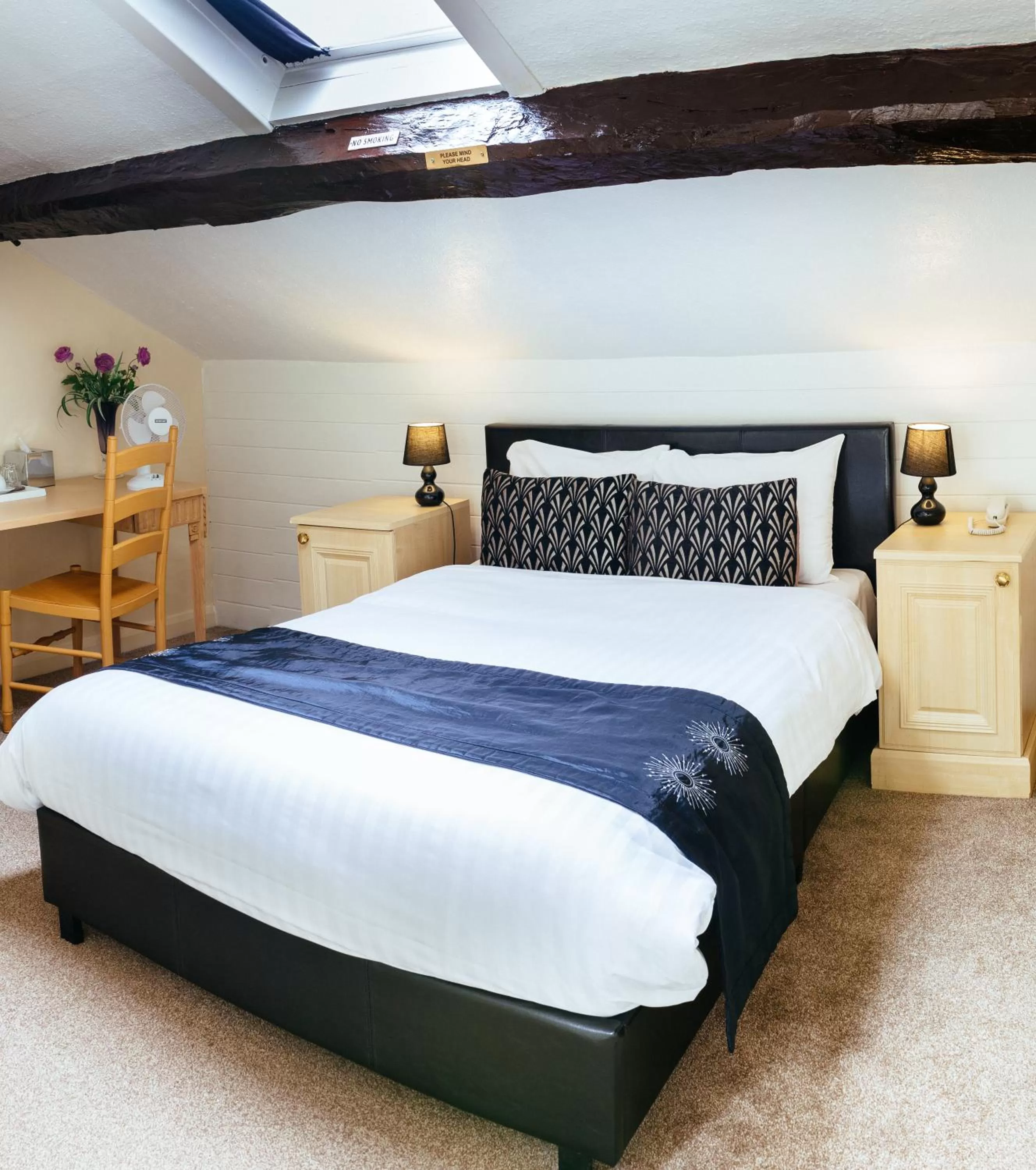 Bedroom, Bed in Pymgate Lodge Hotel Manchester Airport