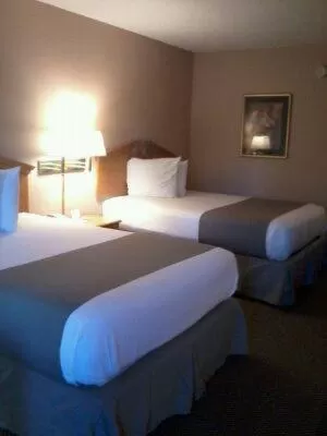 Double Room with Two Double Beds - Smoking in Econo Lodge