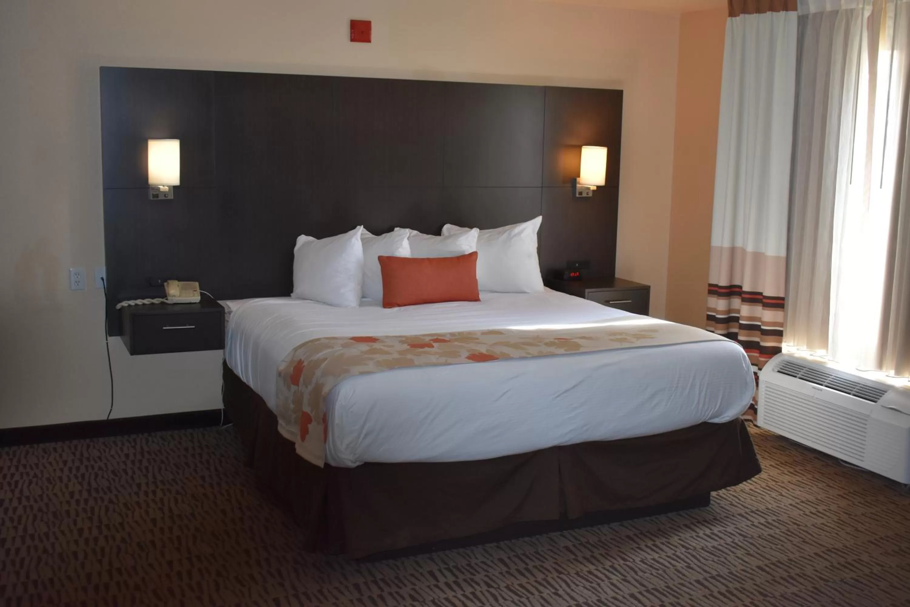 Bed in Hawthorn Suites Las Vegas