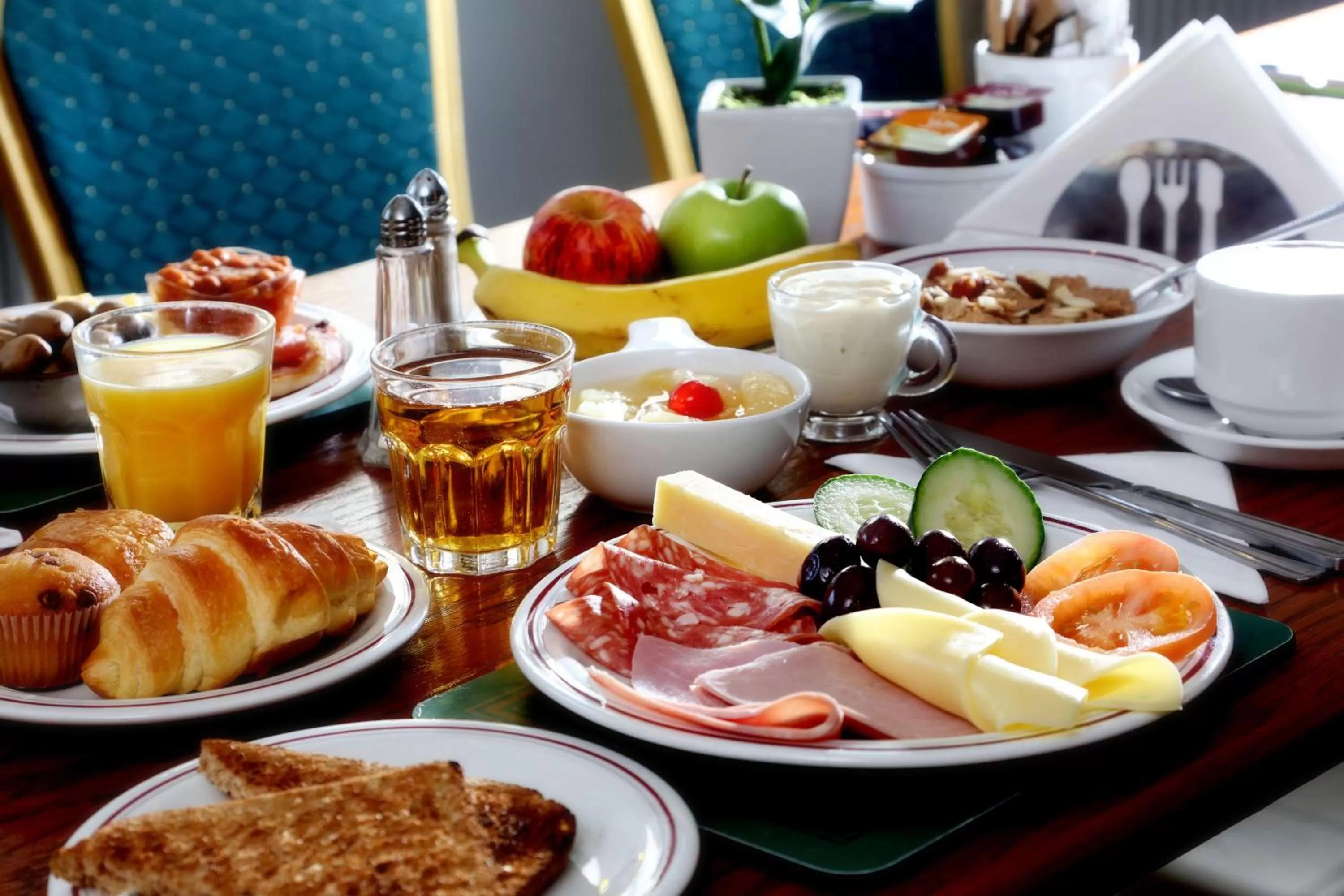 Restaurant/places to eat in Best Western London Highbury