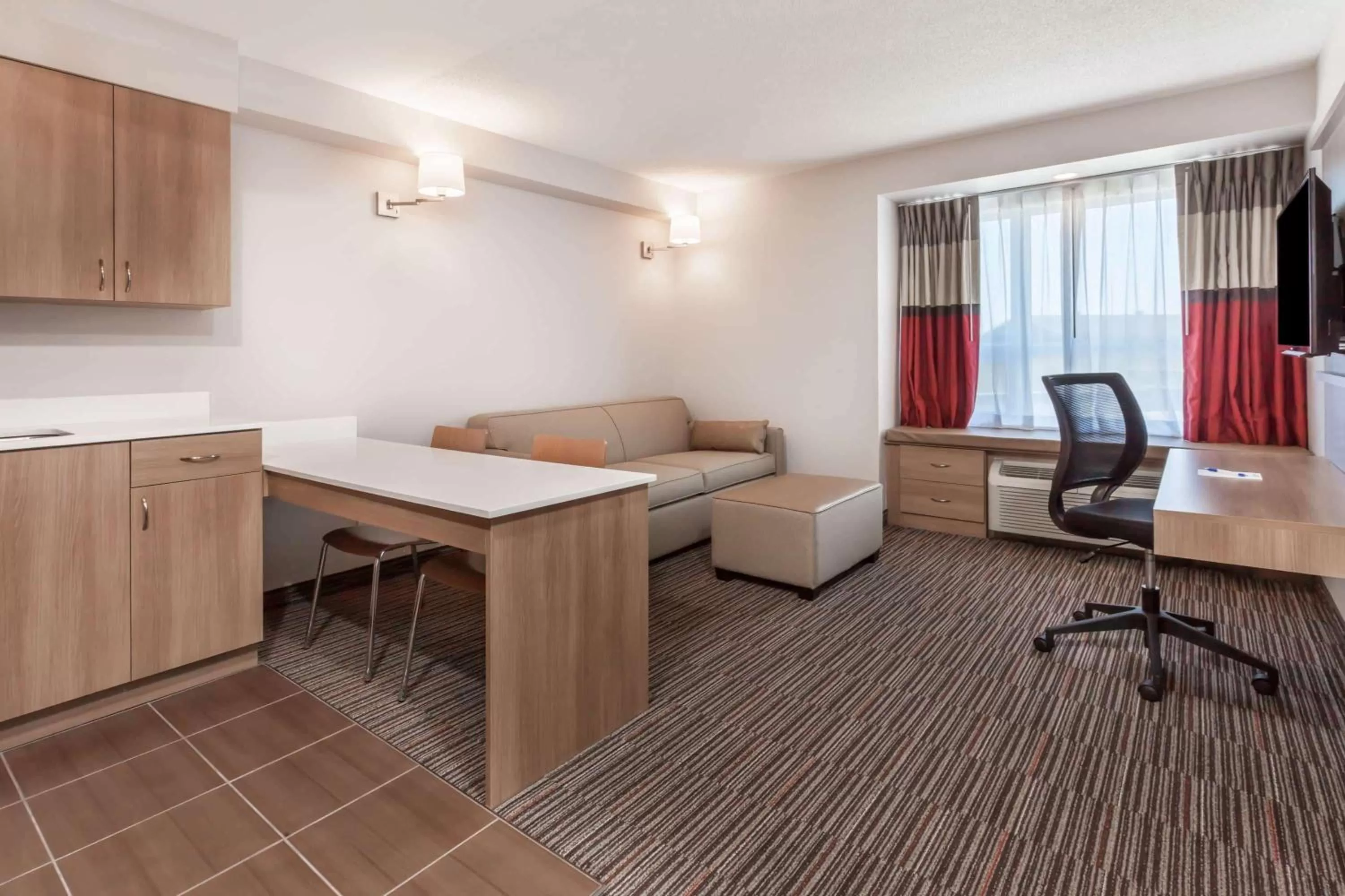 Photo of the whole room in Microtel Casselman