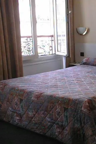 Bed in Hotel Ferney République