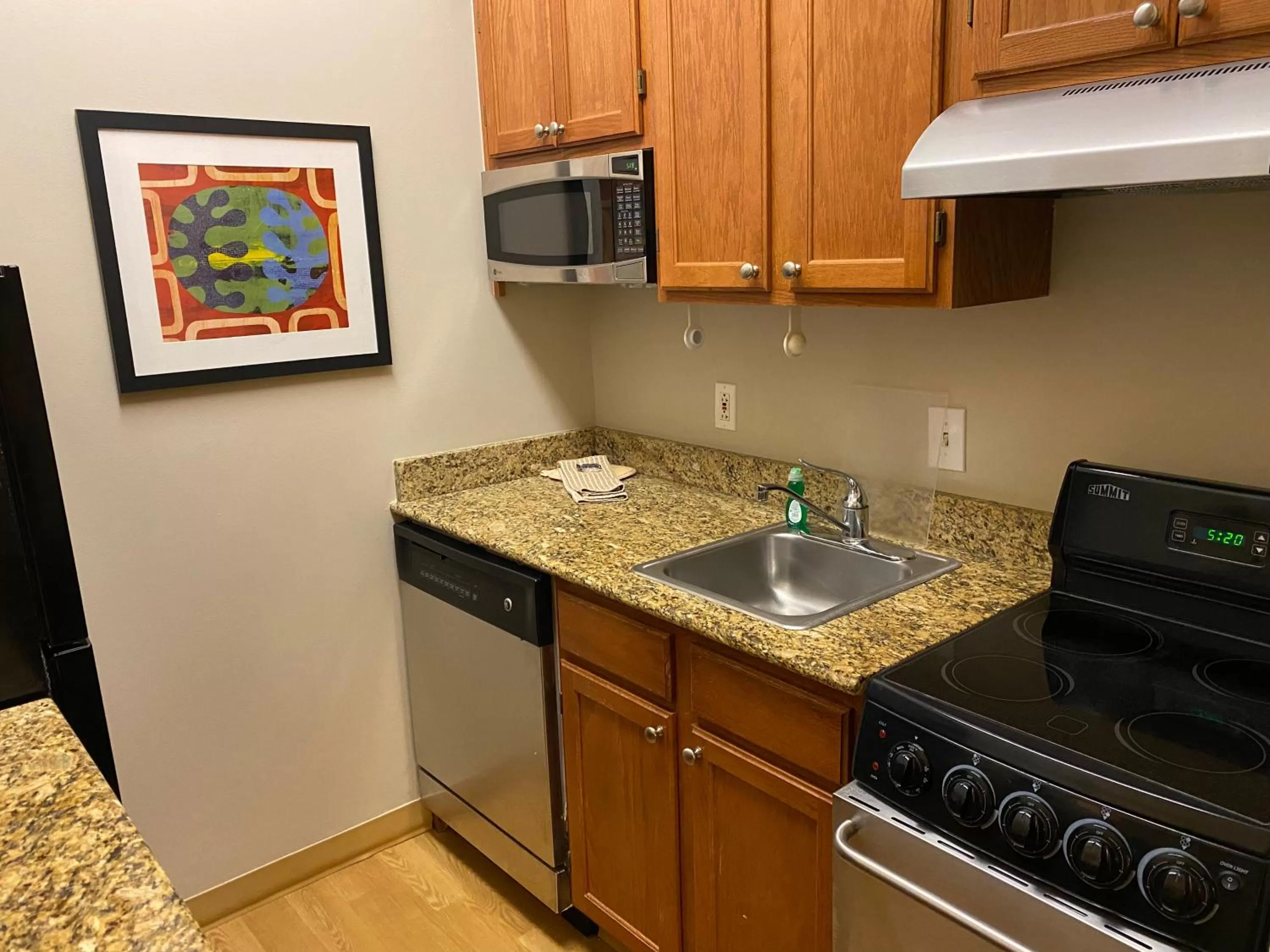 Kitchen or kitchenette in MainStay Suites Middleburg Heights Cleveland Airport